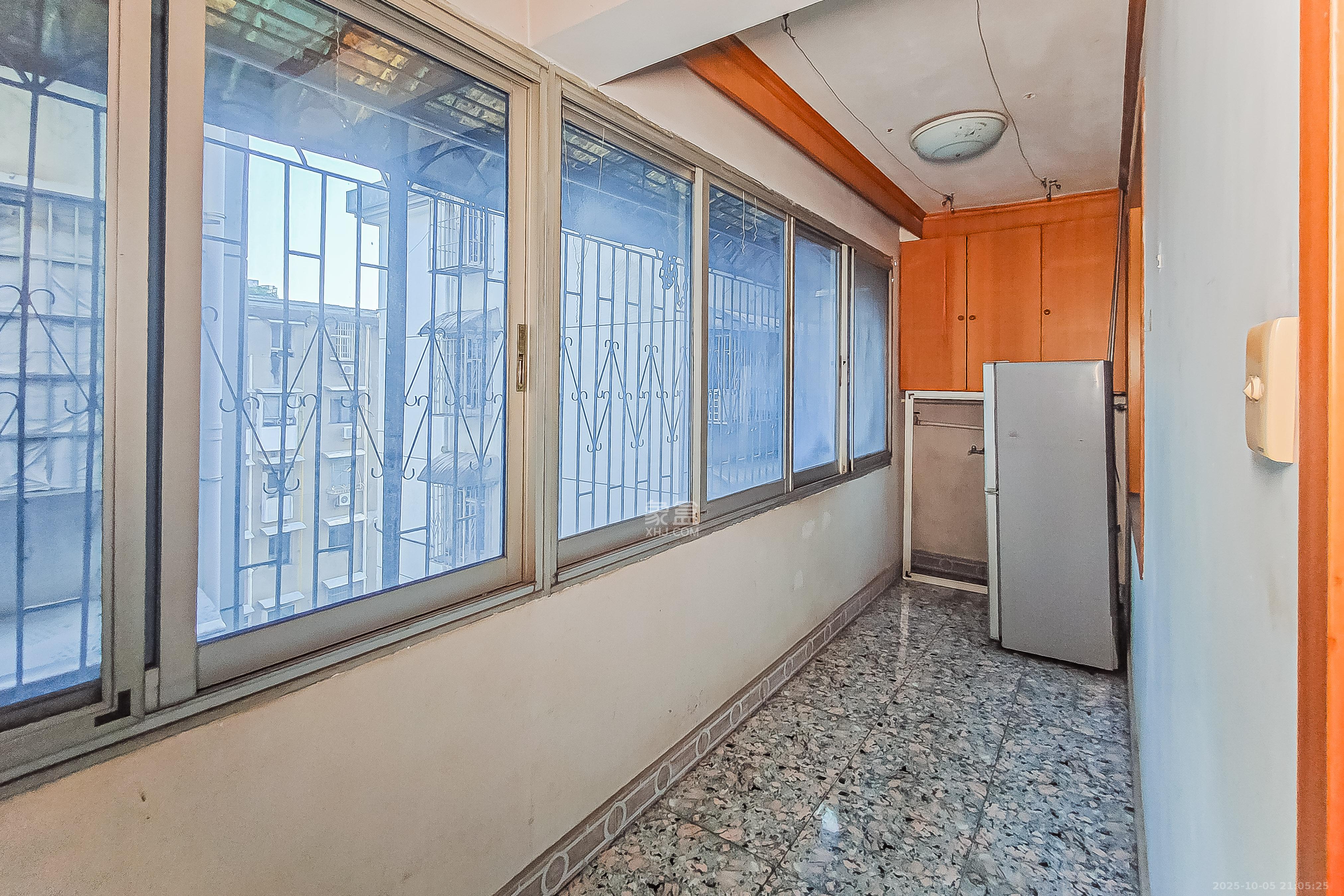 鸿园小区 3室2厅1卫 100.0万 鸿园小区 3室2厅1卫 100.0万阳台