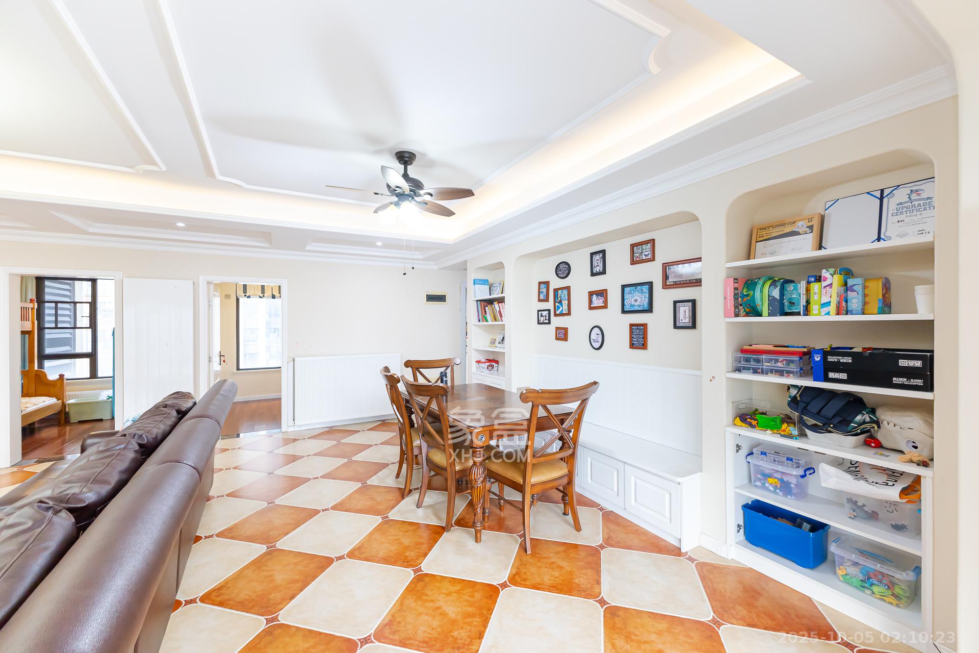 龙湖湘风原著（龙湖湘风星城）  4室2厅2卫    123.0万客厅