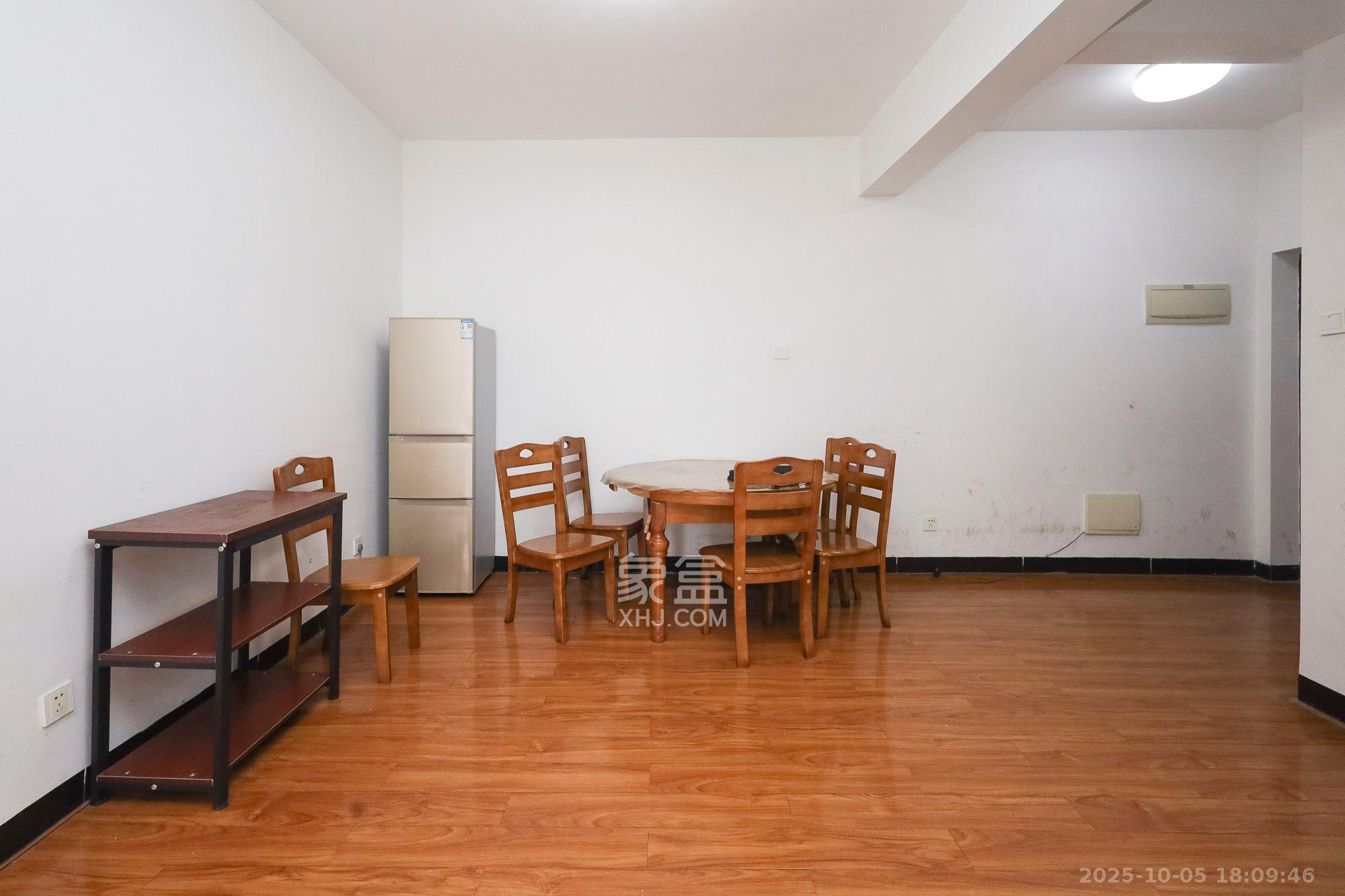 西山汇景一、二期  3室2厅2卫    3800.0元/月室内图