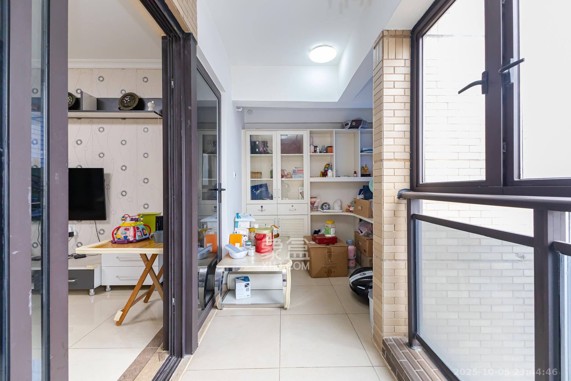 时代倾城一期  3室2厅2卫    82.8万阳台