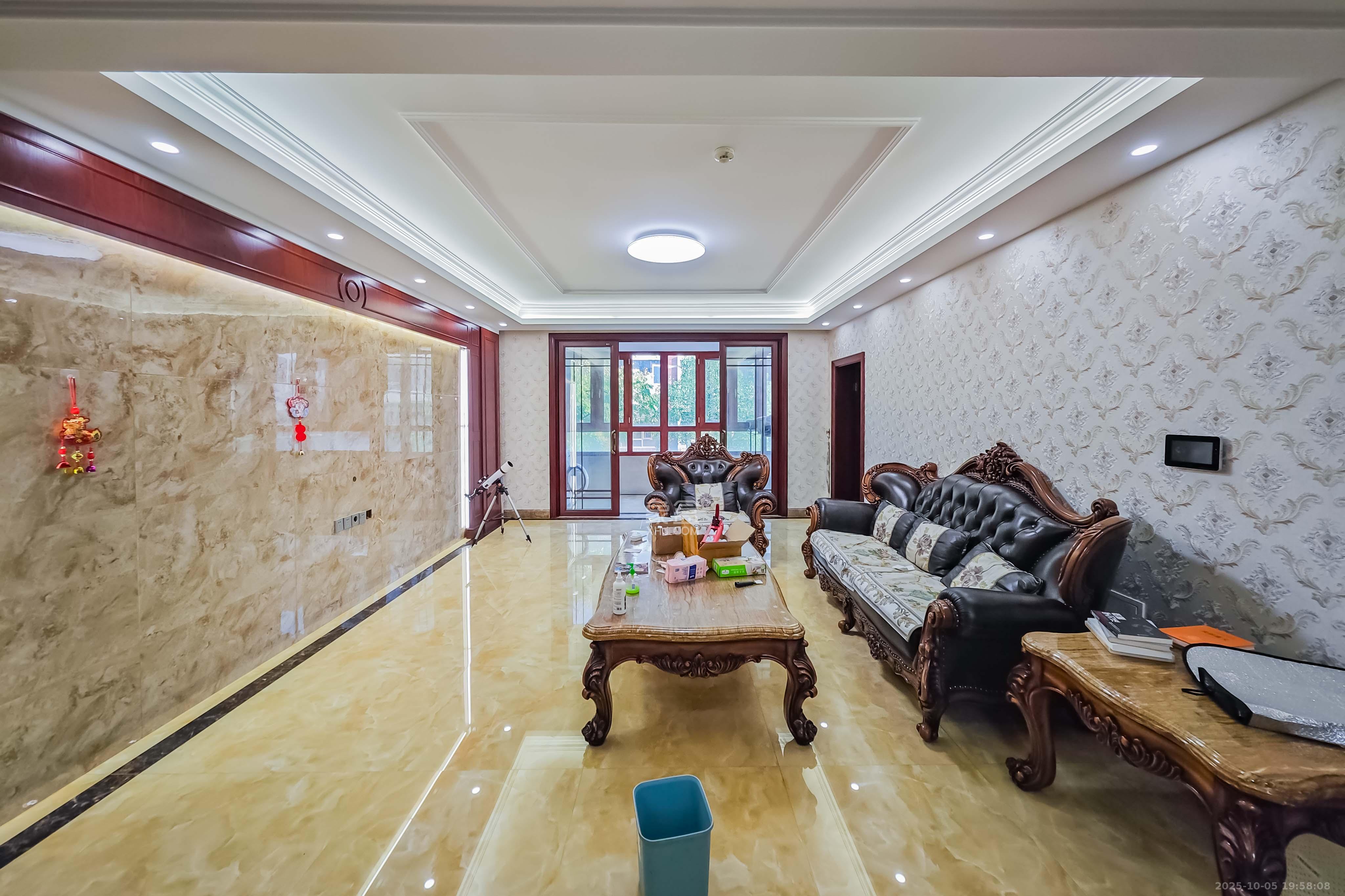 吉联小区(红墅湾)  3室2厅2卫    320.0万 吉联小区(红墅湾)  3室2厅2卫    320.0万客厅