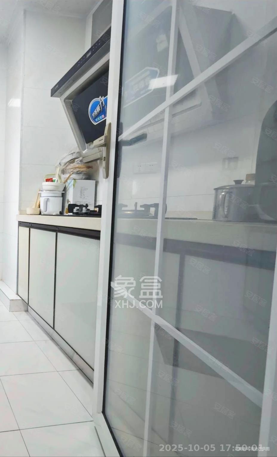 中建嘉和城  3室2厅1卫    1800.0元/月 中建嘉和城  3室2厅1卫    1800.0元/月室内图