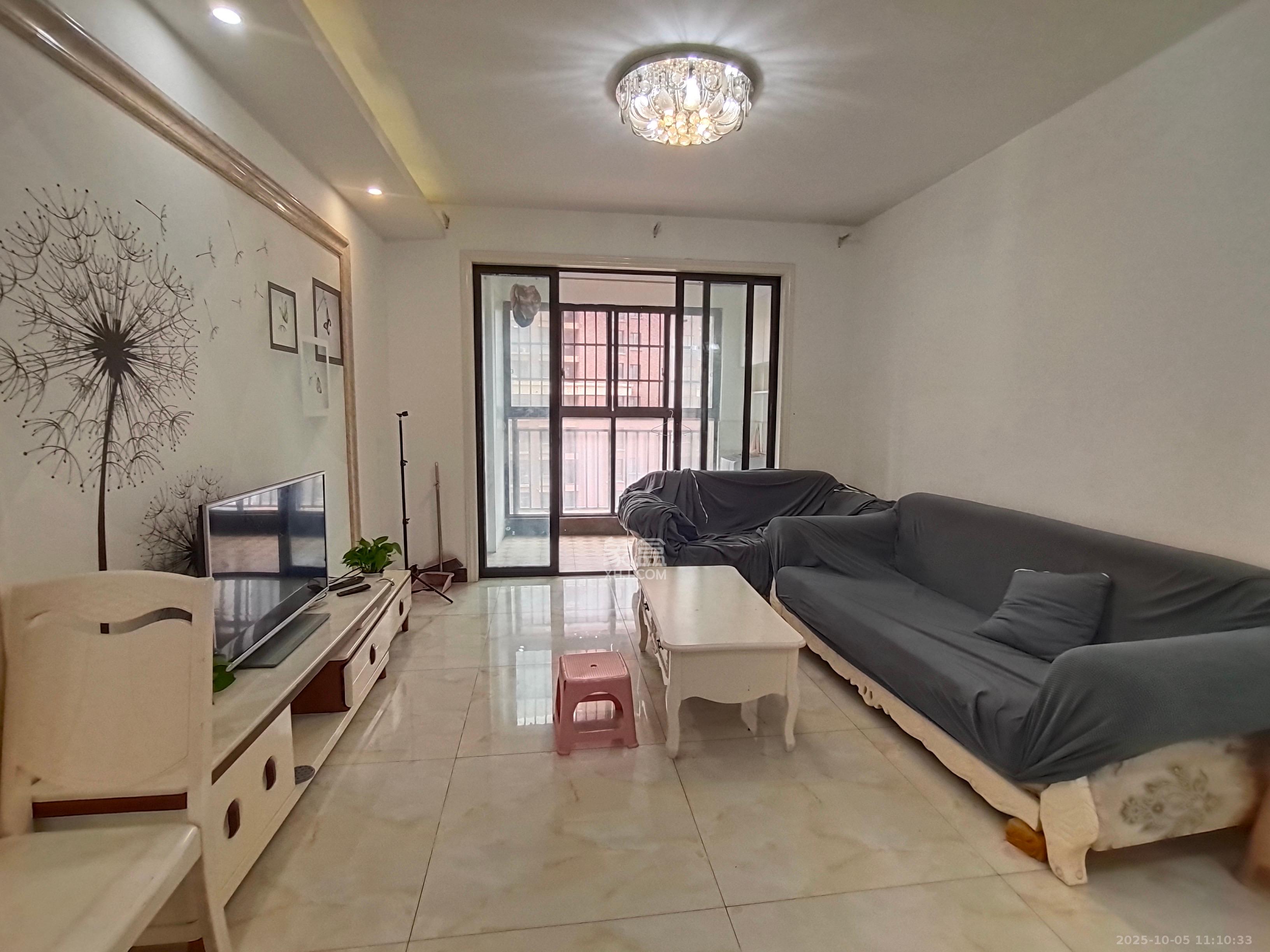 新城国际花都  3室2厅1卫    1700.0元/月室内图