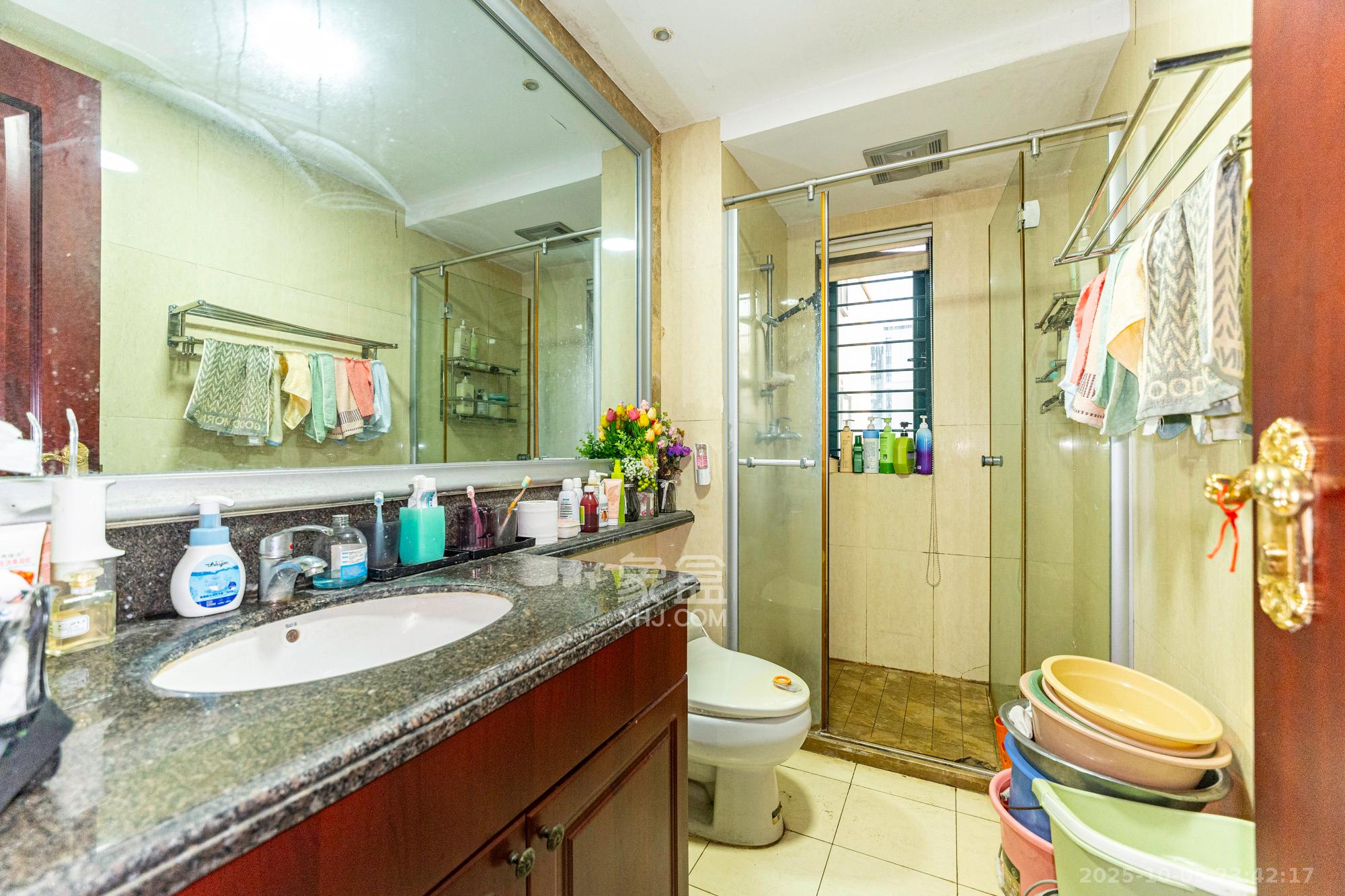 恒大翡翠华庭 3室2厅2卫 80.8万 恒大翡翠华庭 3室2厅2卫 80.8万卫生间