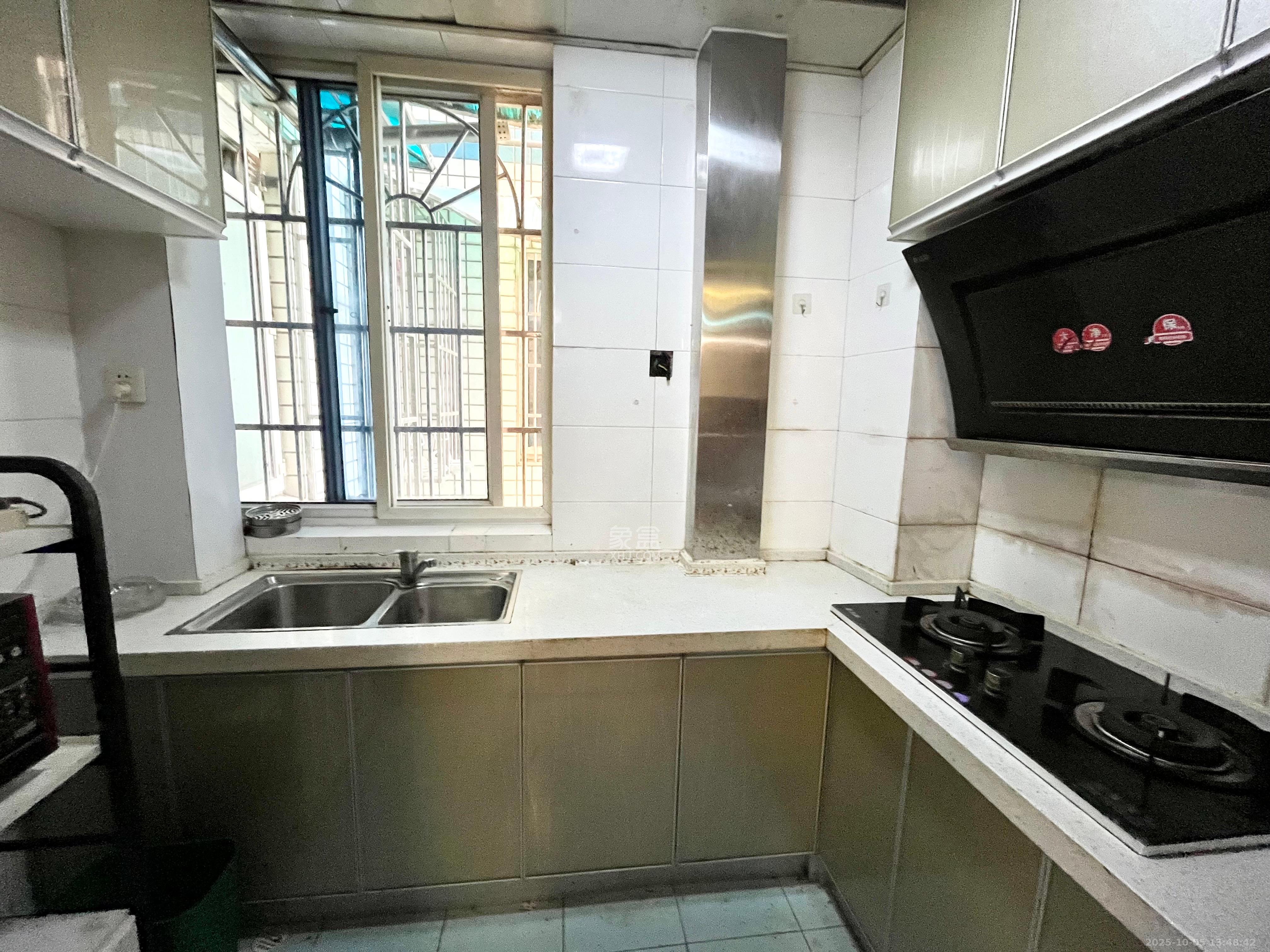 四方小区 3室1厅1卫 1900.0元/月 四方小区 3室1厅1卫 1900.0元/月室内图