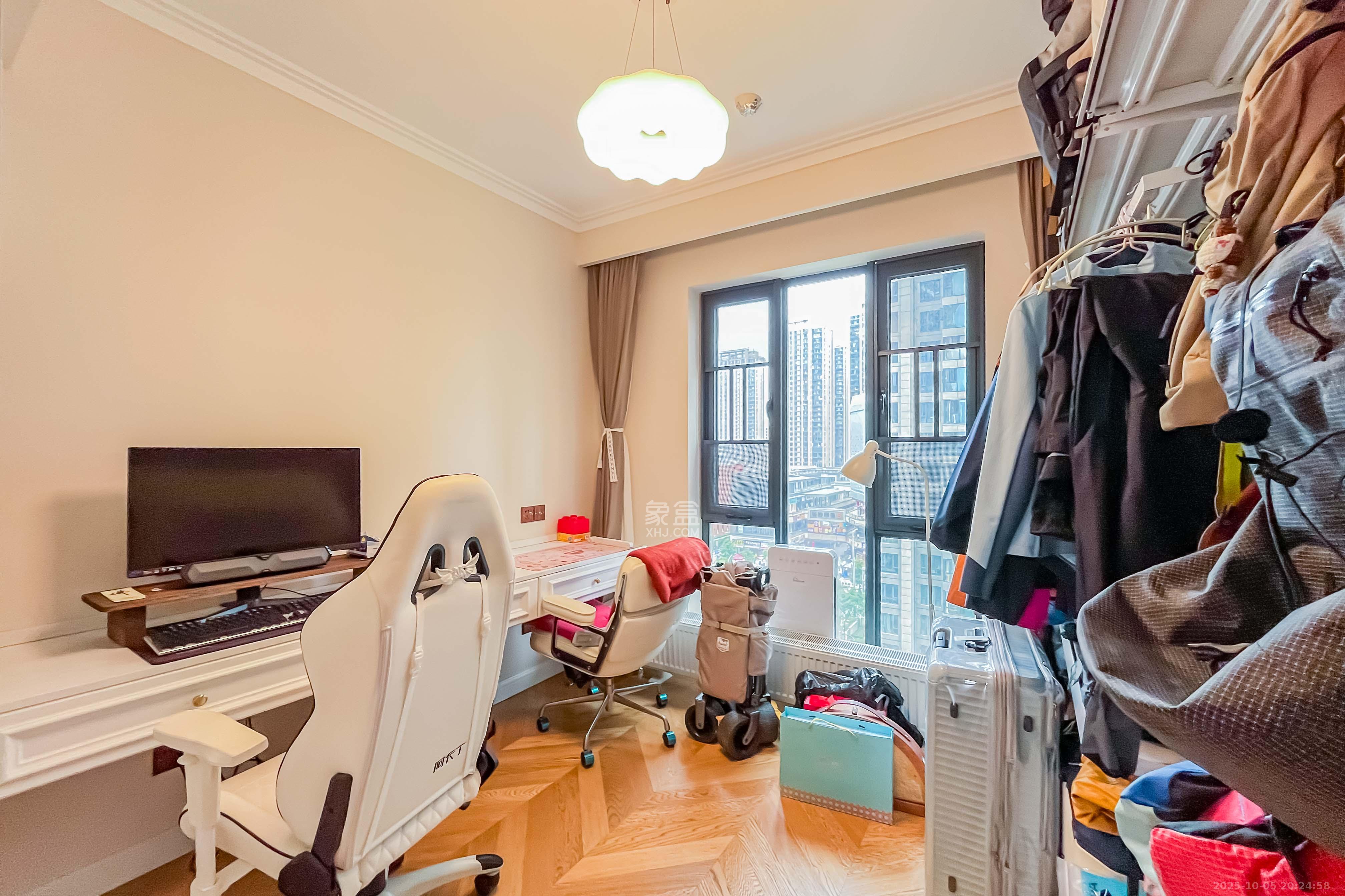 绿地长沙城际空间站（绿地新里佳苑）  4室2厅2卫    163.0万卧室