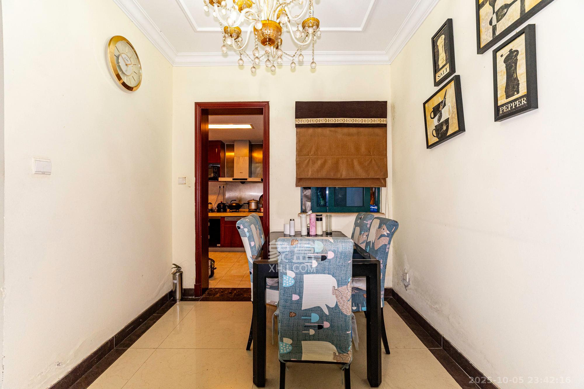 恒大翡翠华庭 3室2厅2卫 80.8万 恒大翡翠华庭 3室2厅2卫 80.8万客厅