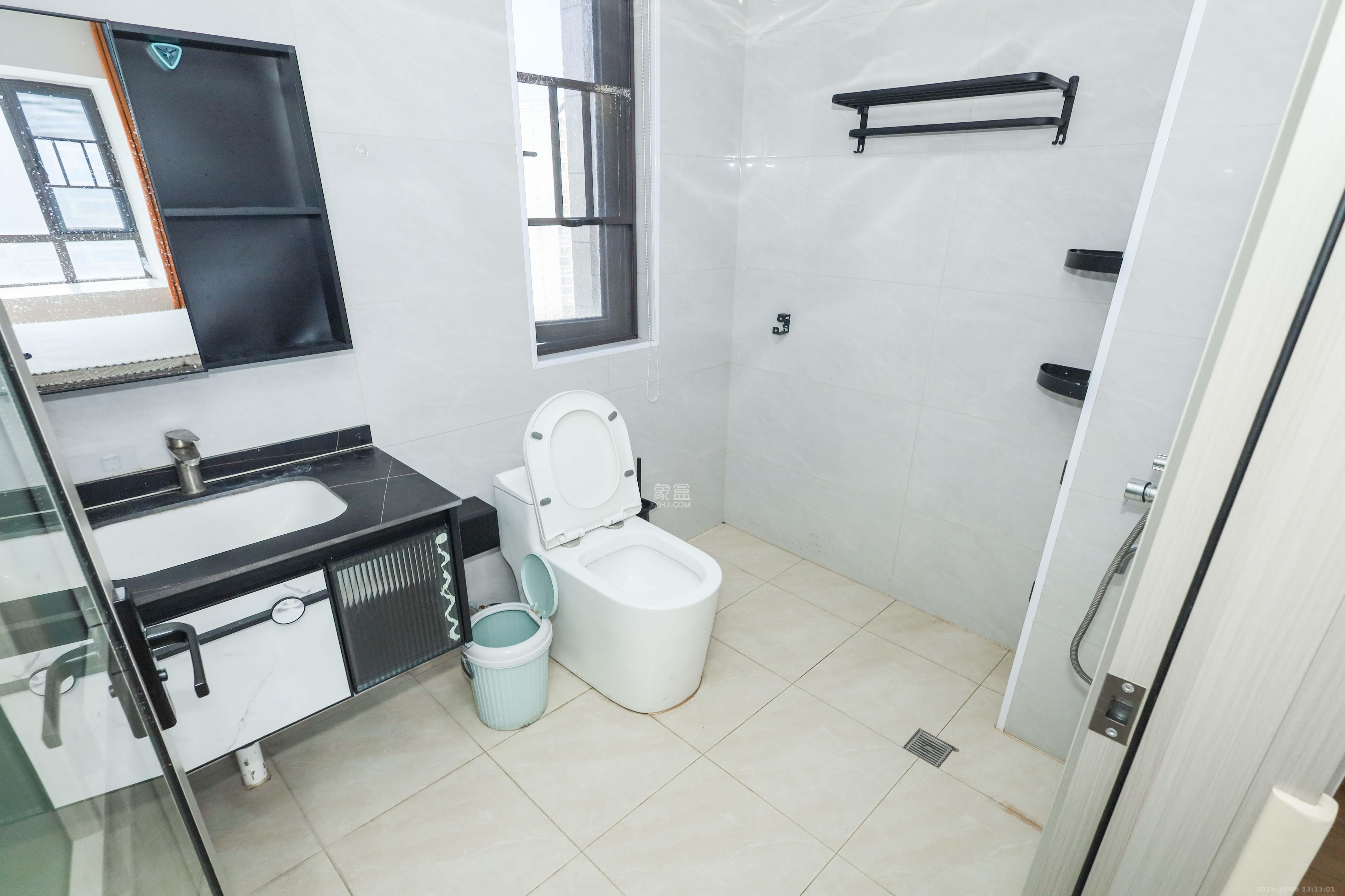 梅溪盛荟  3室2厅2卫    118.0万卫生间