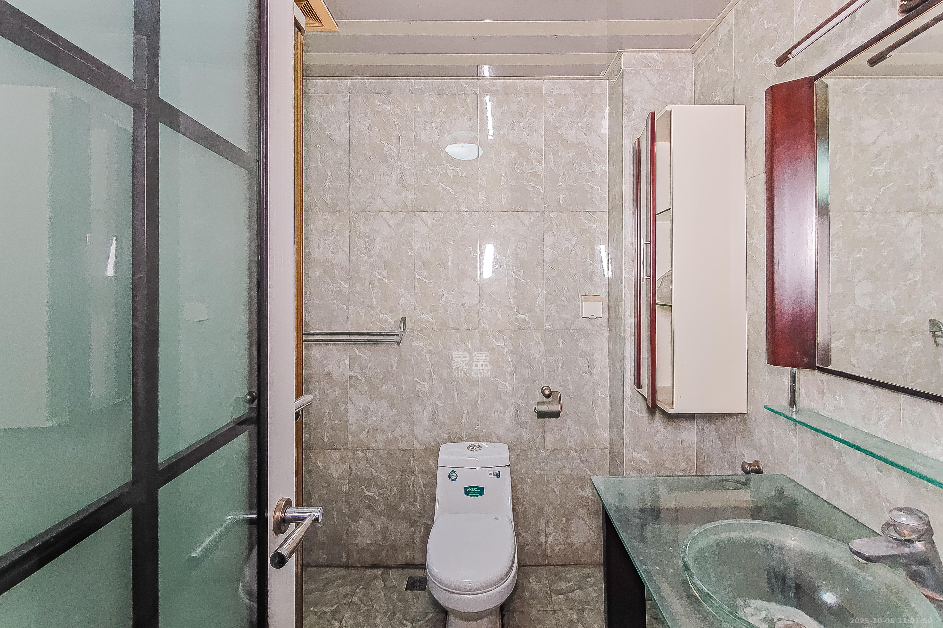 明媚星城 5室2厅2卫 150.0万 明媚星城 5室2厅2卫 150.0万卫生间