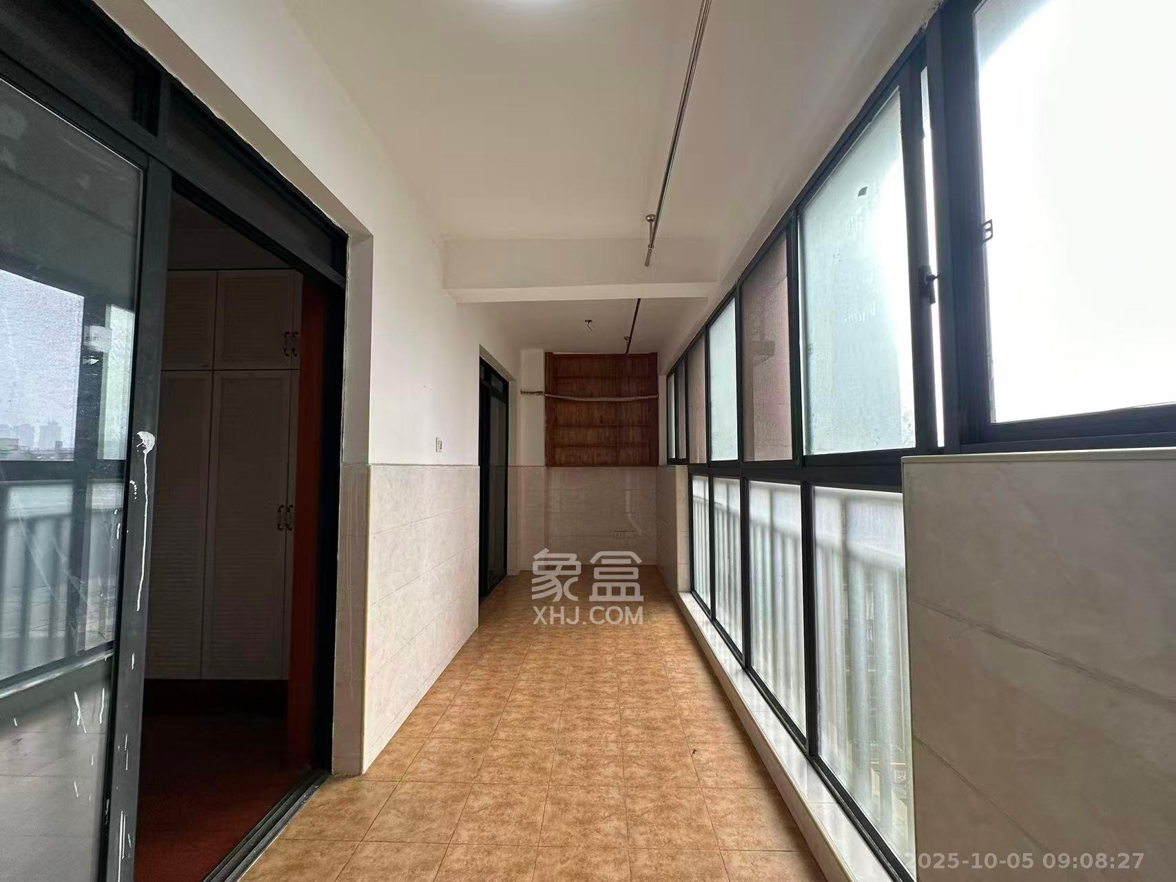 百纳广场（百纳公寓）  3室2厅2卫    3200.0元/月室内图