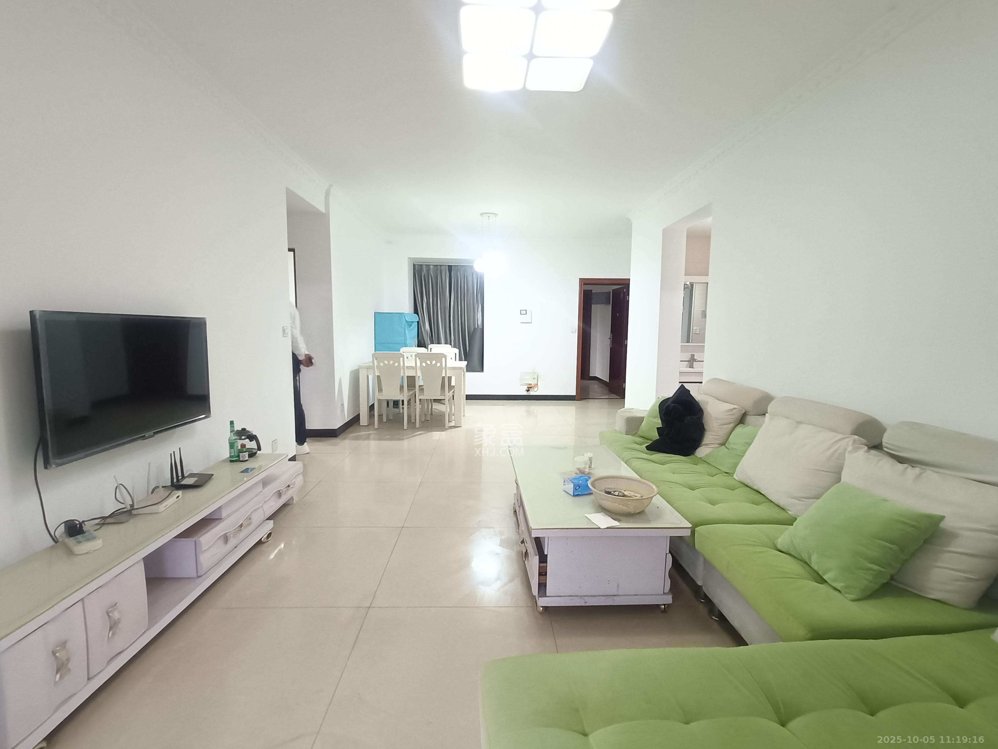 保利麓谷林语F区  3室2厅1卫    2300.0元/月 保利麓谷林语F区  3室2厅1卫    2300.0元/月室内图