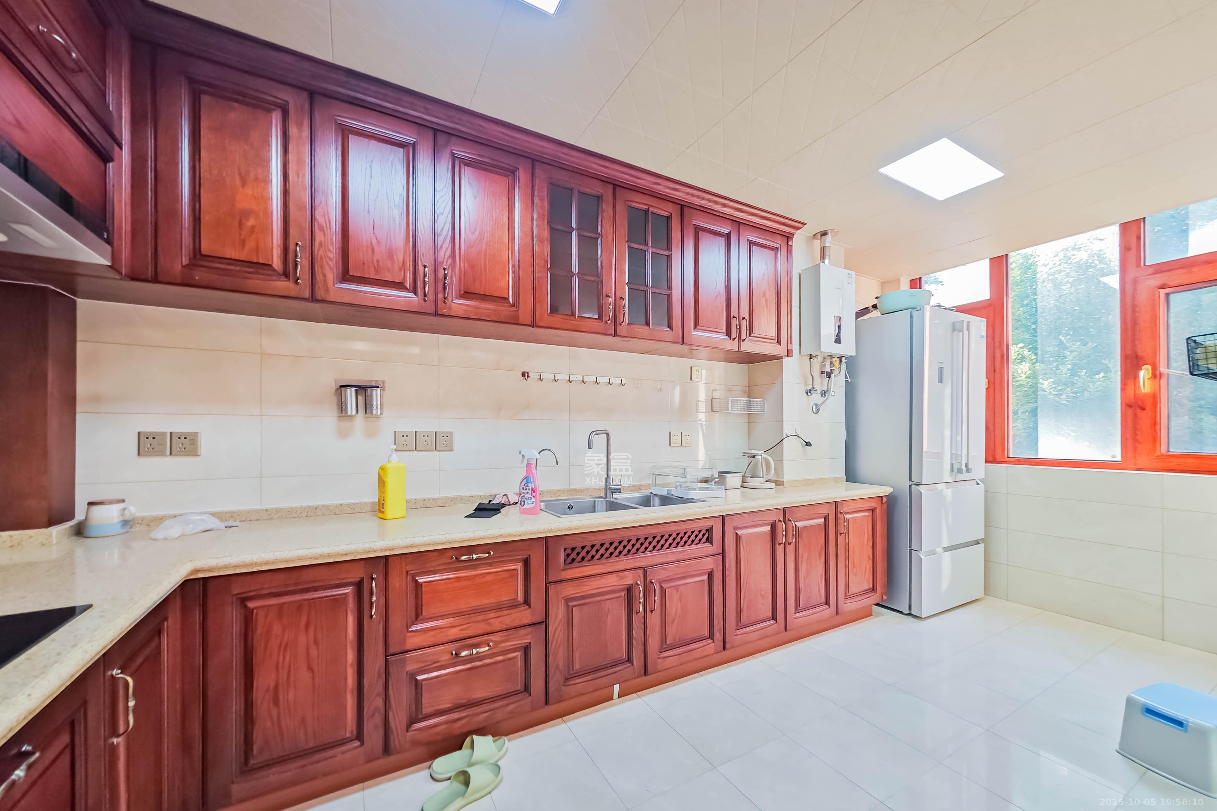 吉联小区（红墅湾）  3室2厅2卫    320.0万厨房