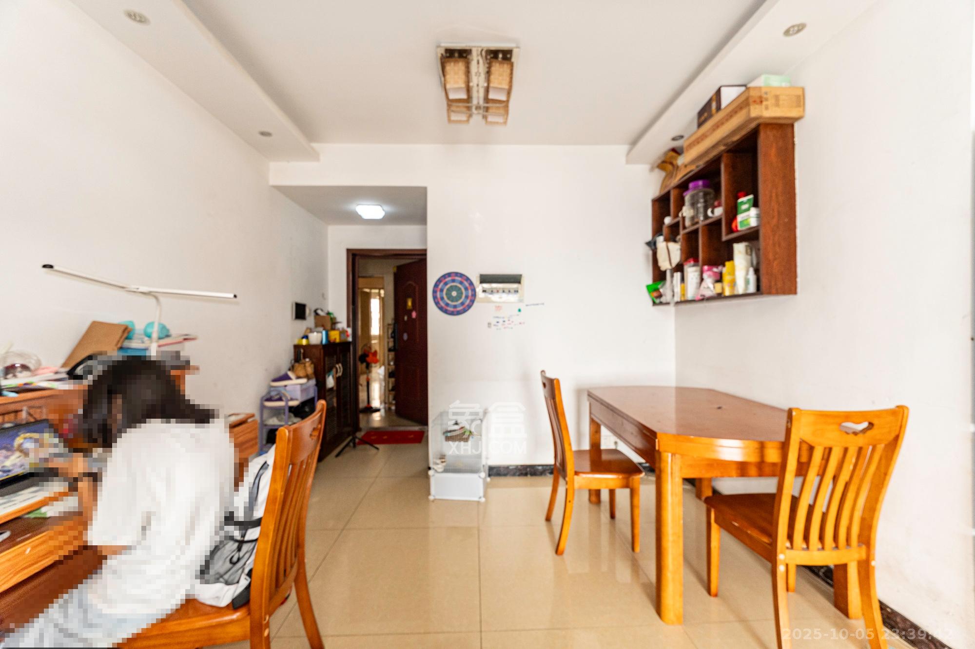 恒广国际景园一二区  2室2厅1卫    61.8万客厅