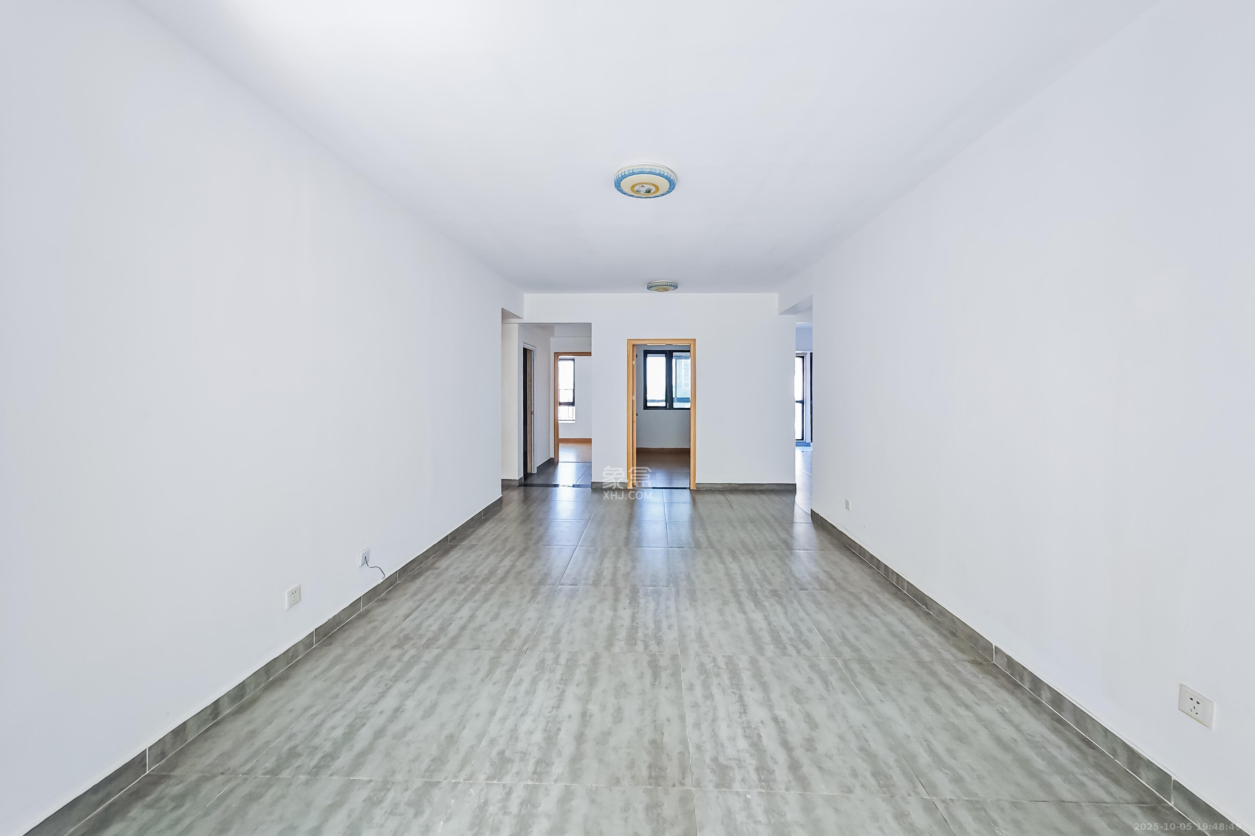 明昇壹城（明昇时代广场）一期  3室2厅2卫    149.3万客厅