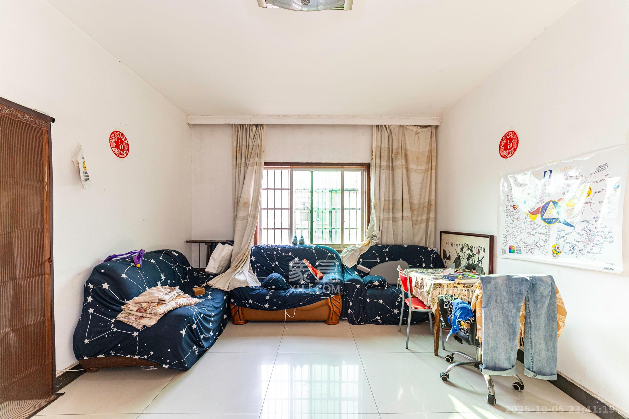 中南汽车世界 3室2厅2卫 32.0万 中南汽车世界 3室2厅2卫 32.0万客厅