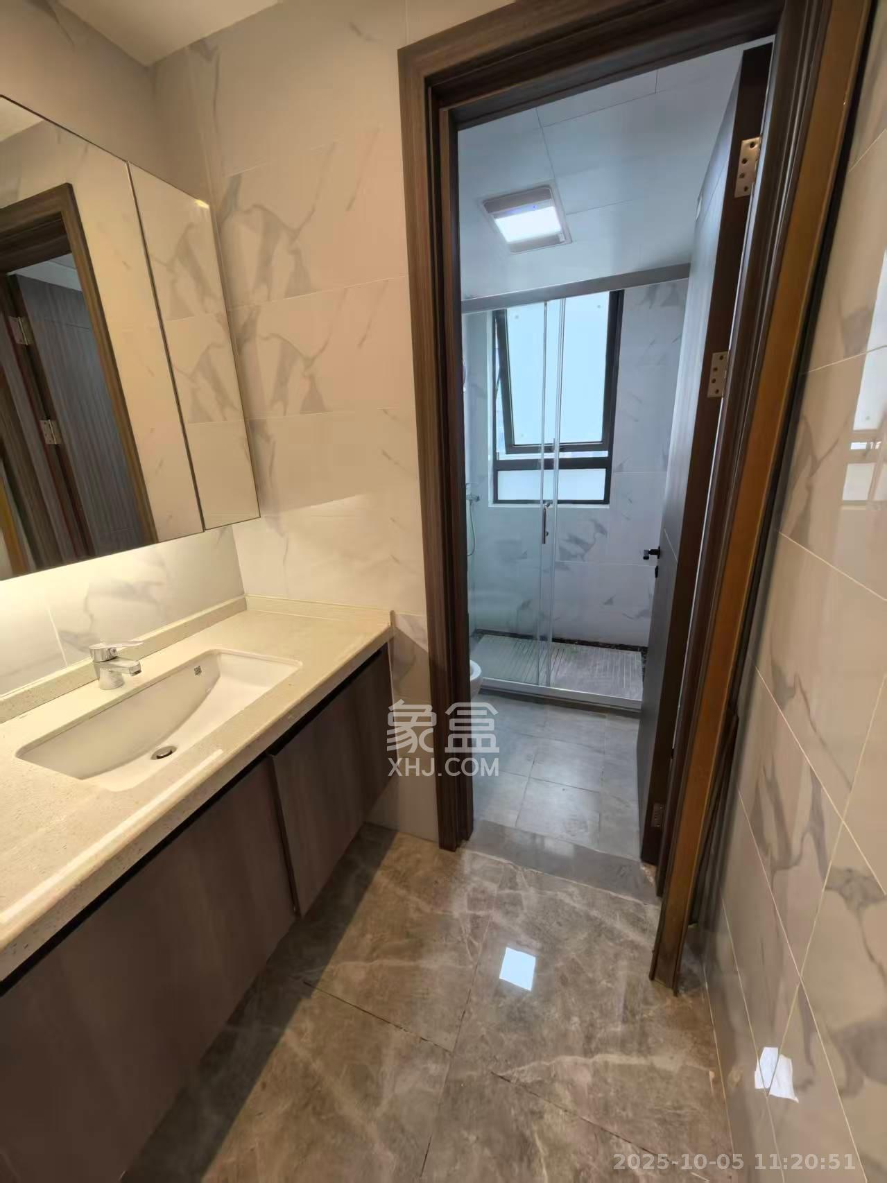 绿地V岛 3室1厅2卫 6000.0元/月 绿地V岛 3室1厅2卫 6000.0元/月室内图