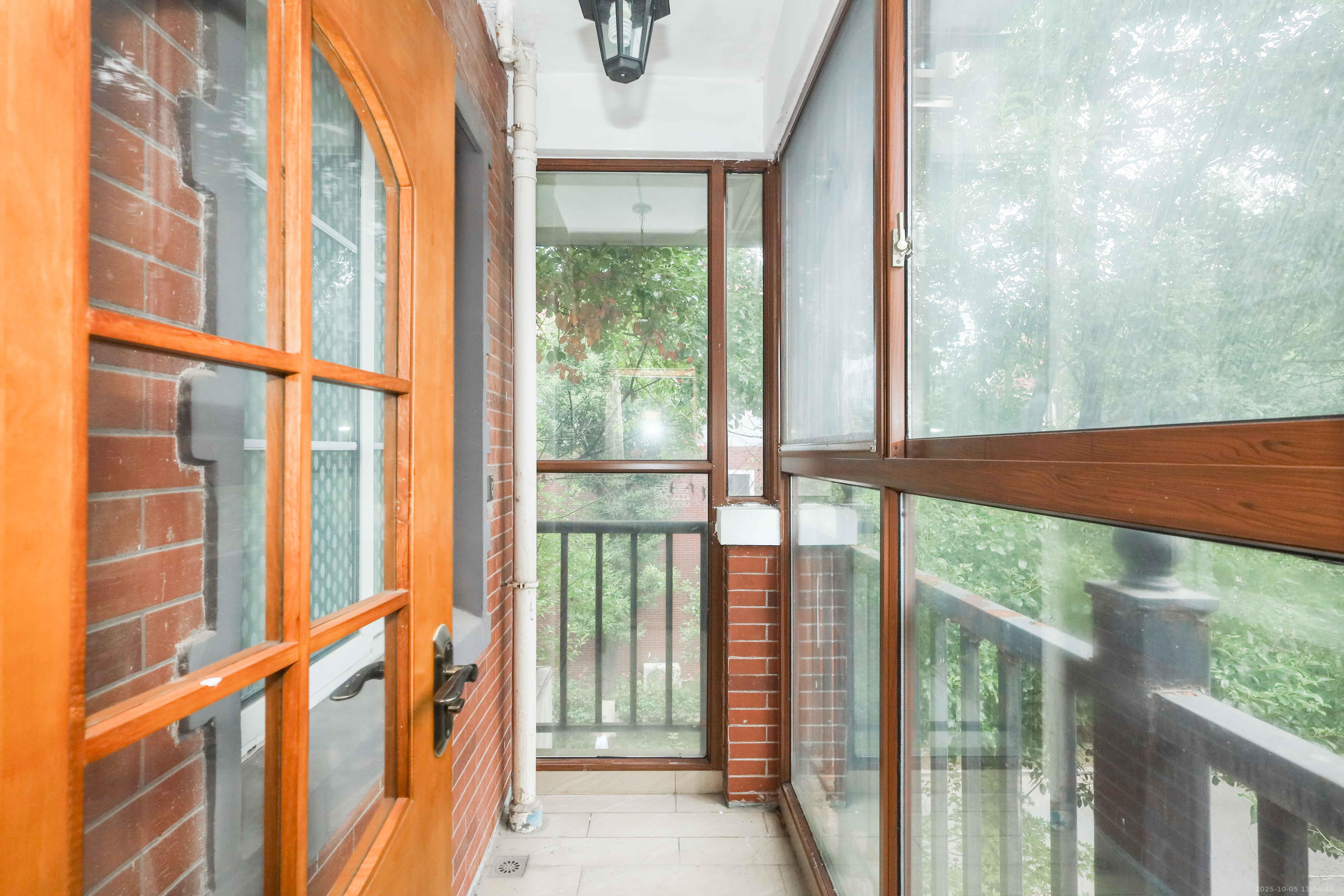 山水英伦  1室0厅0卫    358.0万 山水英伦  1室0厅0卫    358.0万阳台