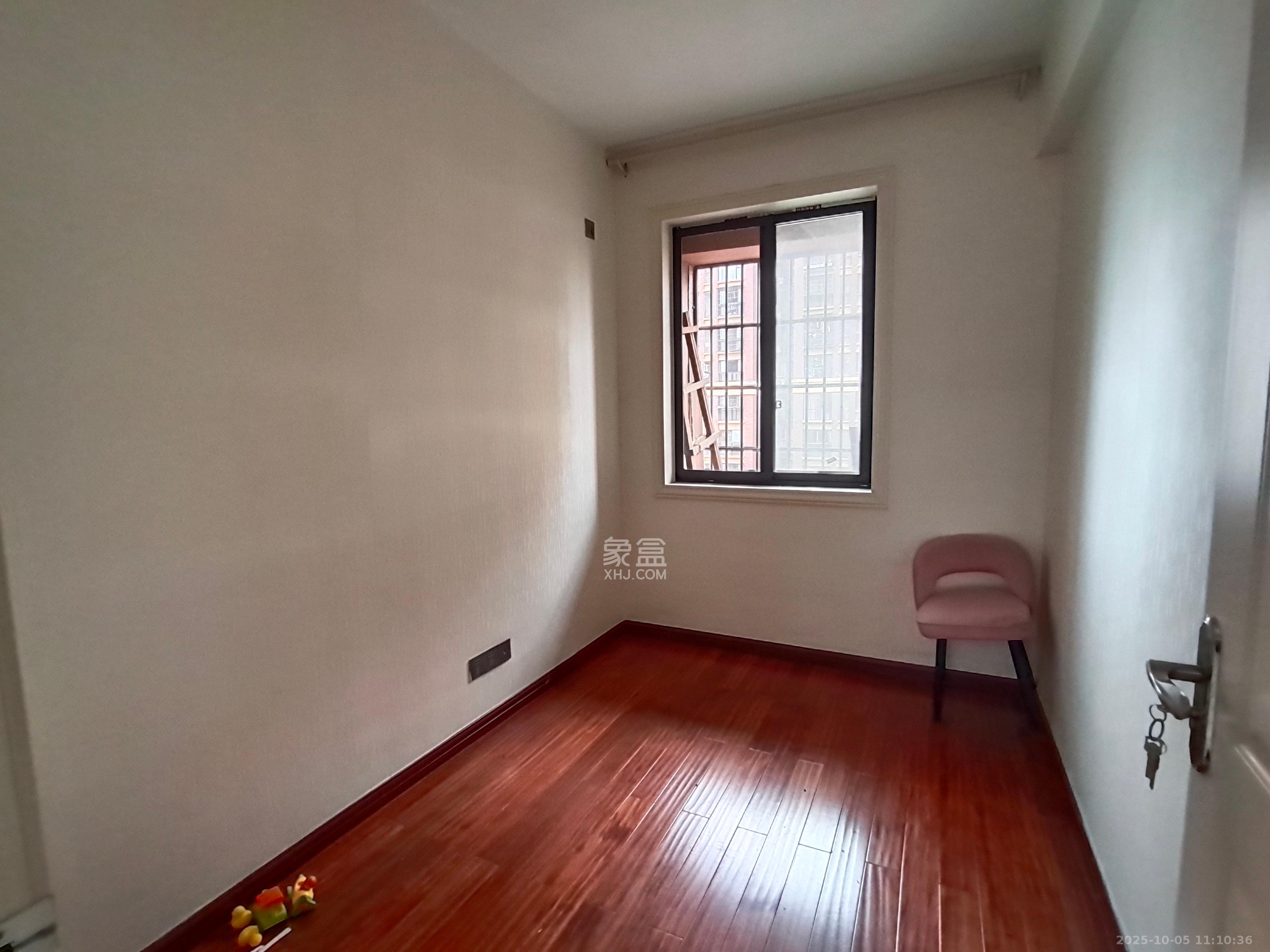 新城国际花都  3室2厅1卫    1700.0元/月室内图