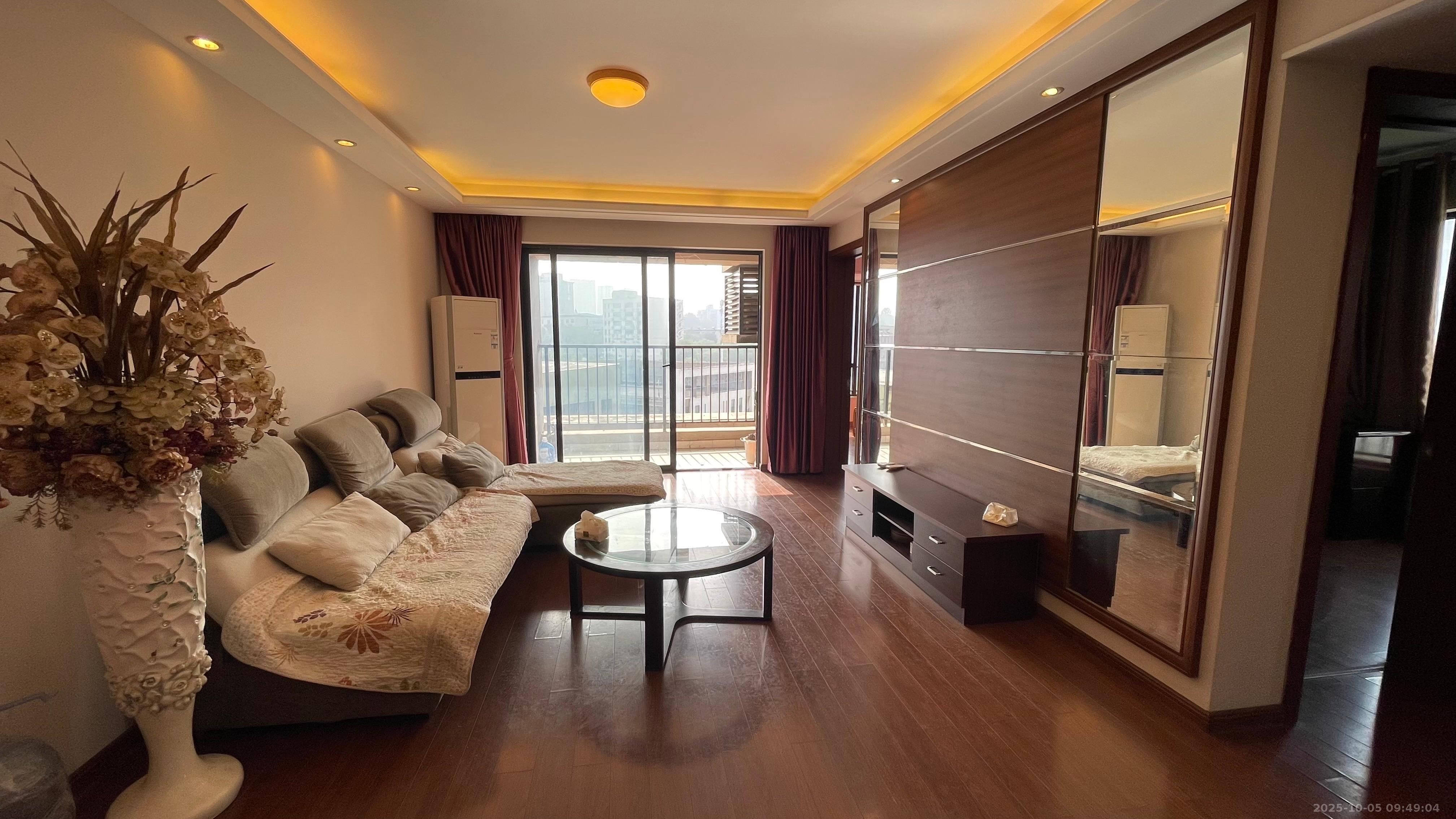 万科金域华府二期 3室2厅2卫 2100.0元/月 万科金域华府二期 3室2厅2卫 2100.0元/月室内图