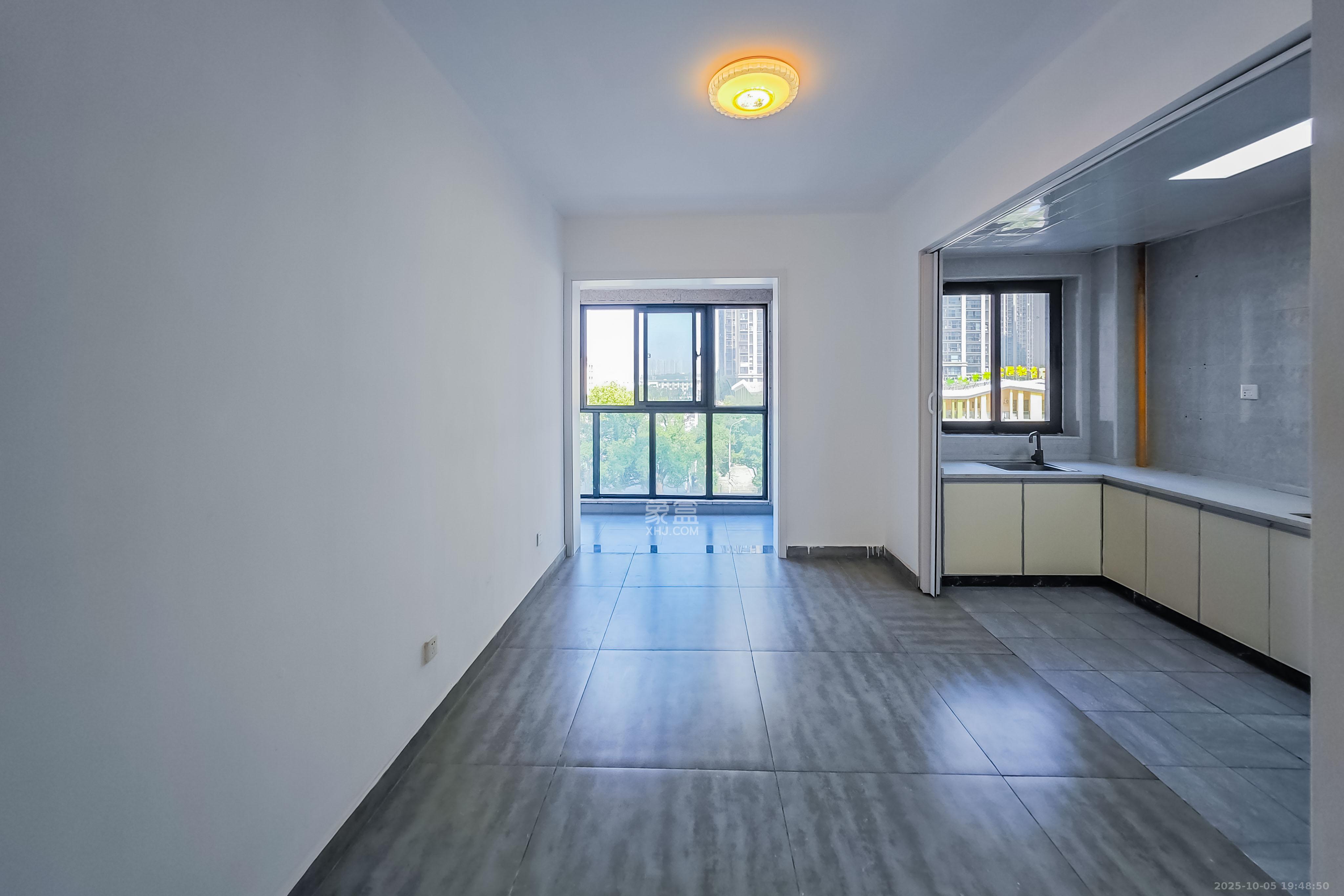 明昇壹城（明昇时代广场）一期  3室2厅2卫    149.3万客厅