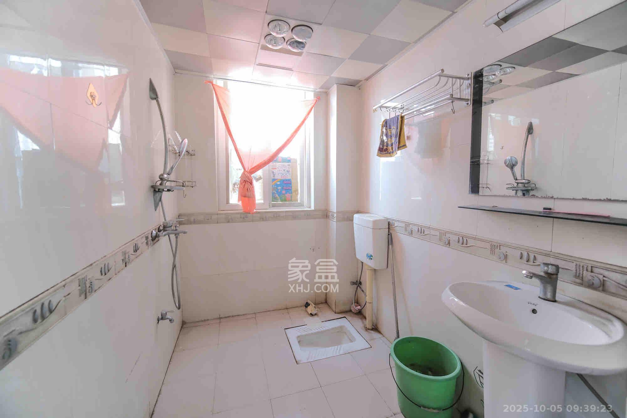 万丽景园 1室2厅1卫 1600.0元/月 万丽景园 1室2厅1卫 1600.0元/月室内图