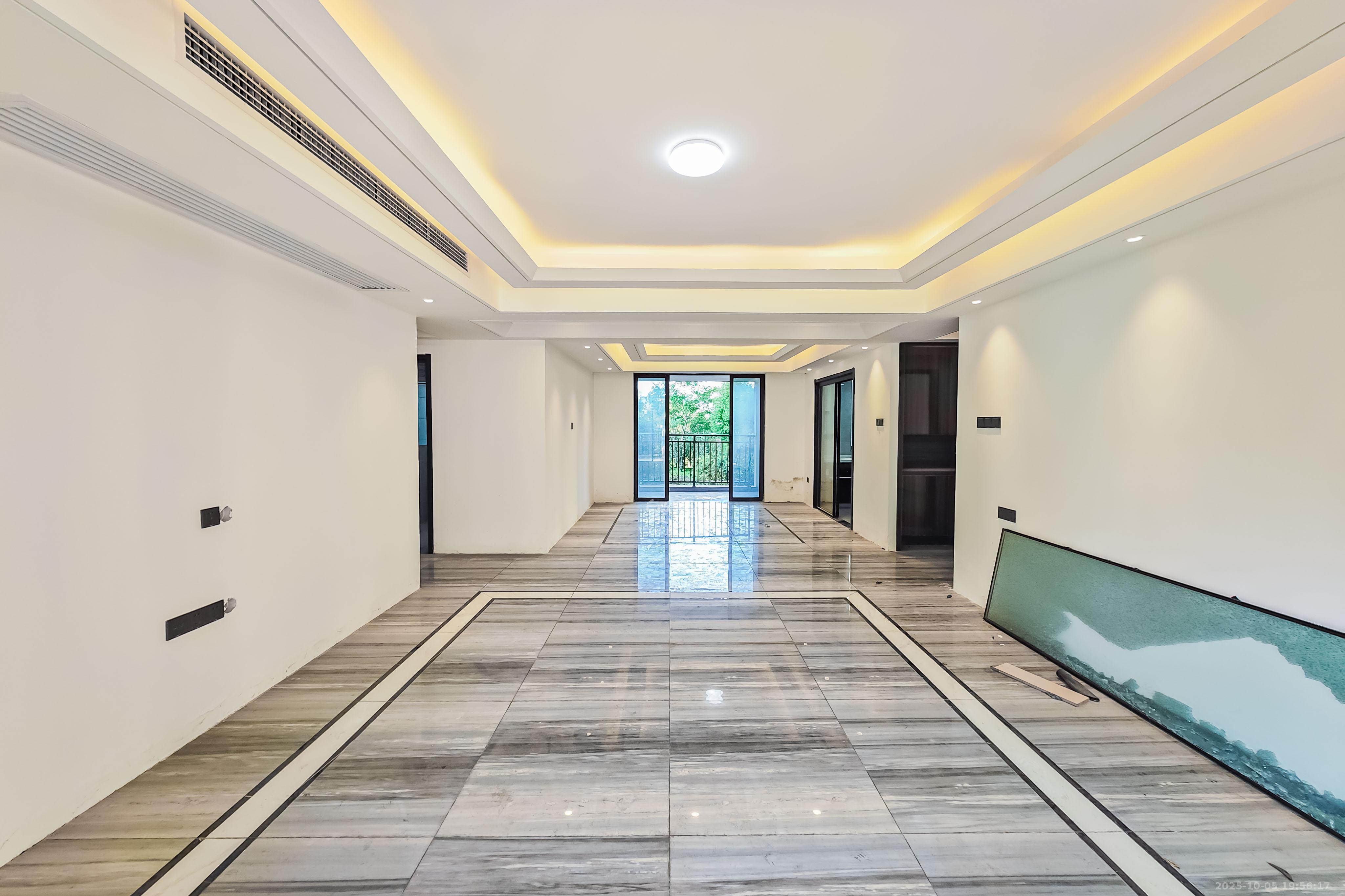 臻园 4室2厅2卫 150.0万 臻园 4室2厅2卫 150.0万客厅