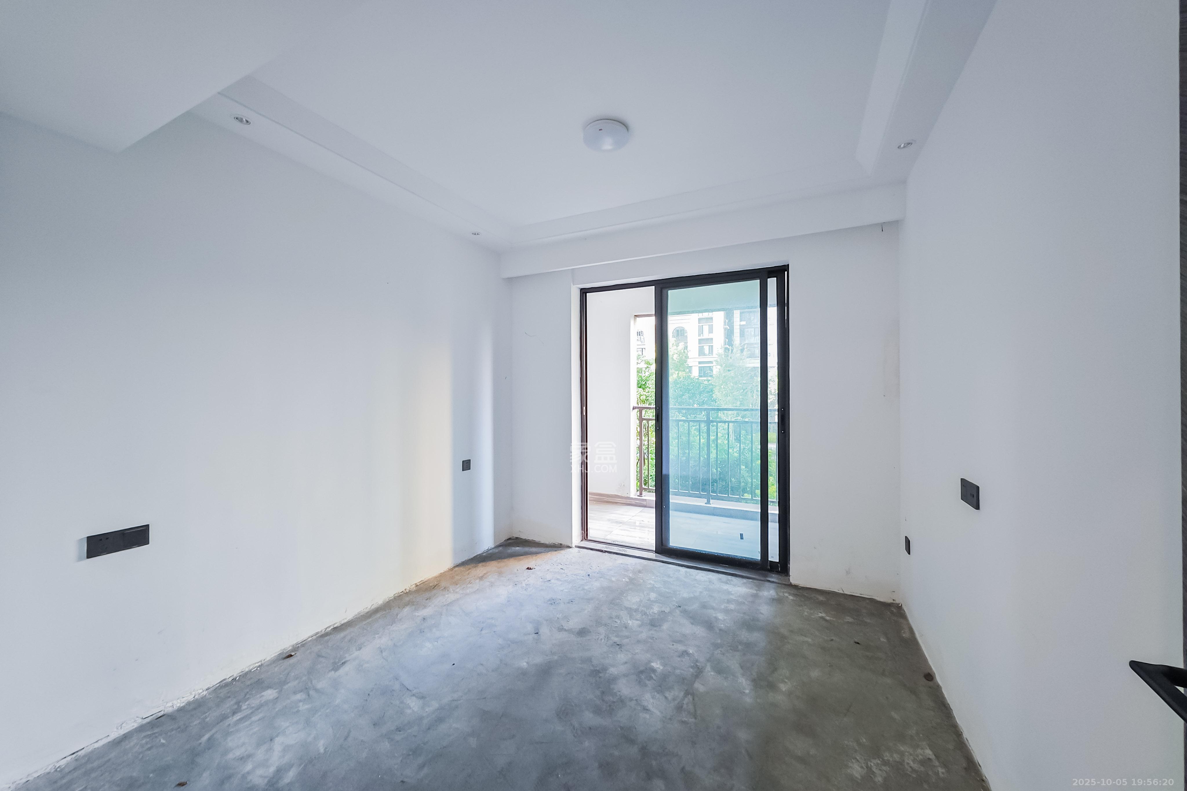 臻园  4室2厅2卫    150.0万卧室