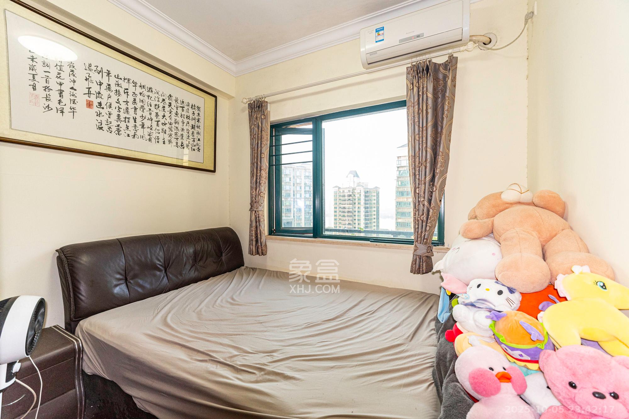 恒大翡翠华庭  3室2厅2卫    80.8万卧室