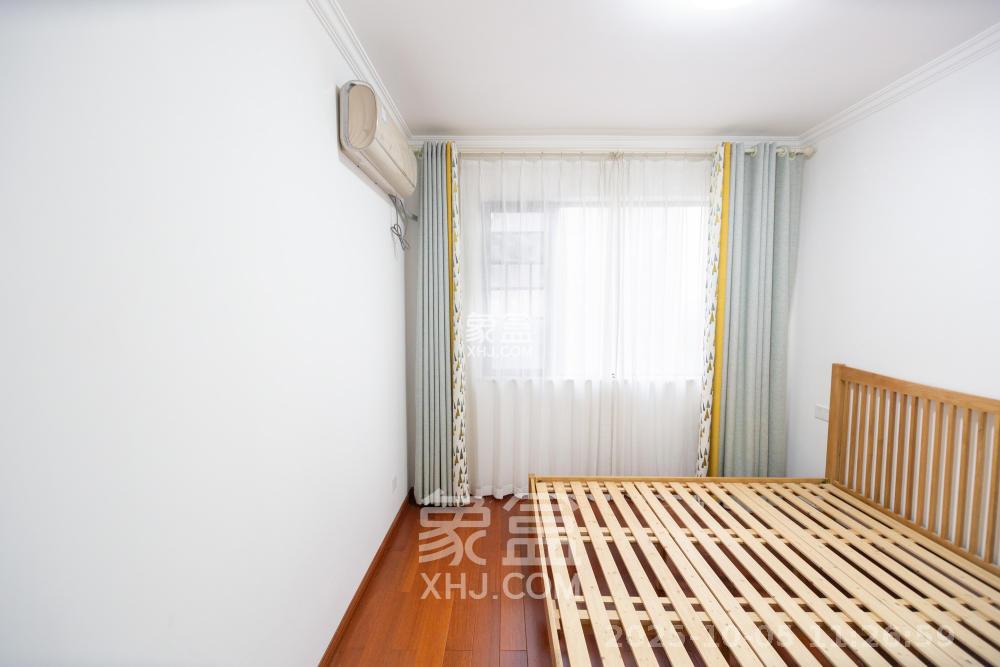 长房半岛蓝湾（观山月）  3室2厅1卫    2000.0元/月室内图