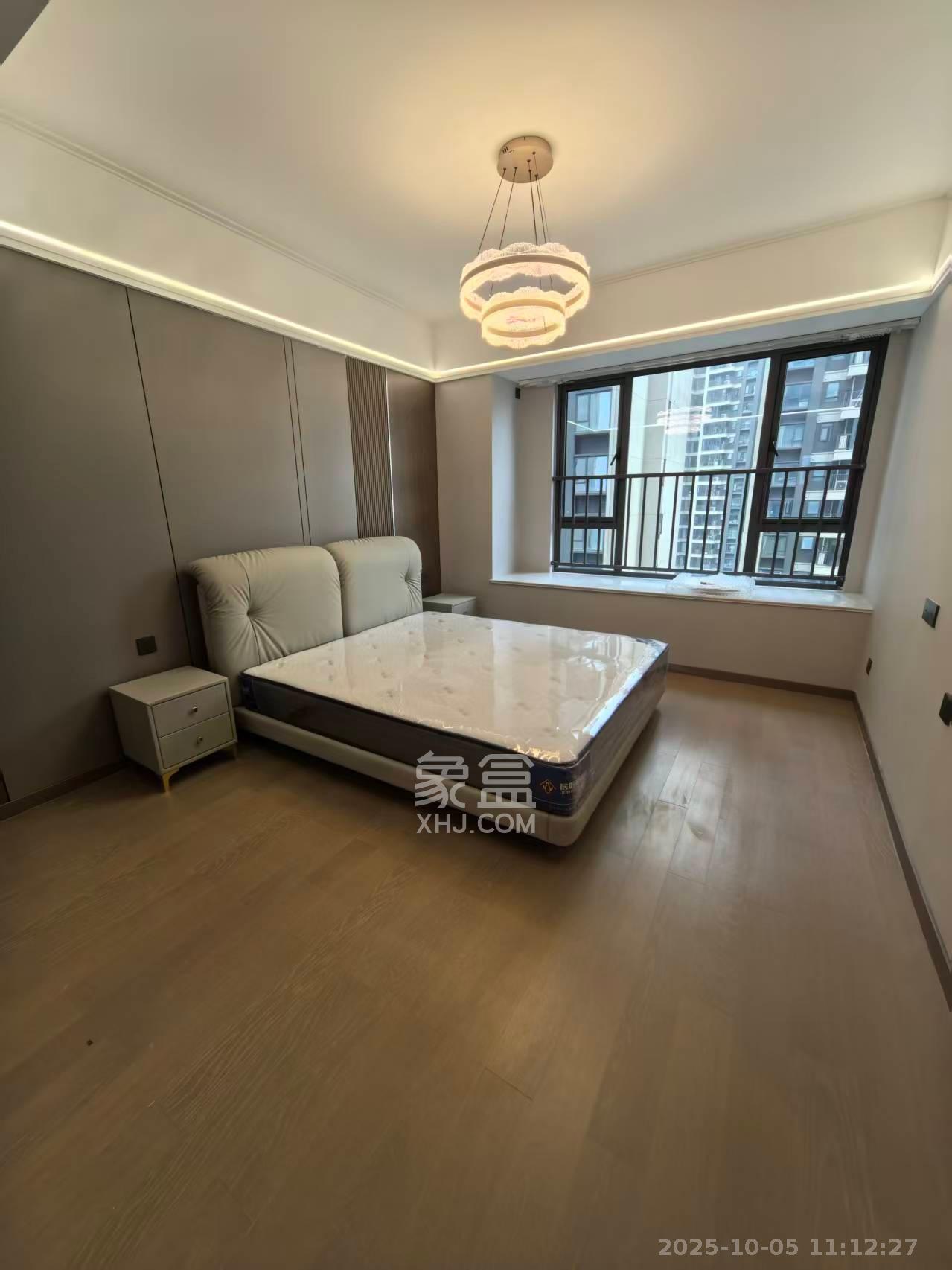 绿地V岛  3室1厅2卫    6000.0元/月室内图