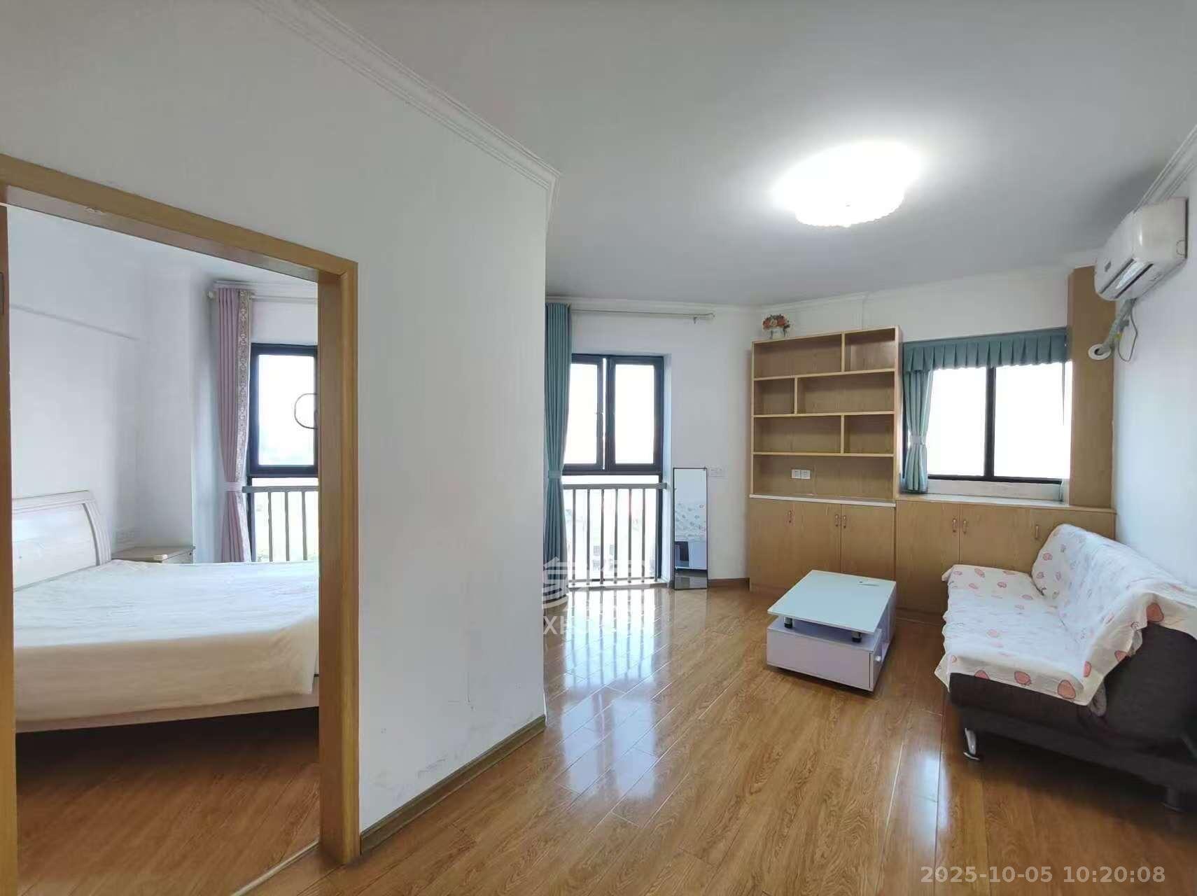 麓谷明珠  1室1厅1卫    1600.0元/月室内图