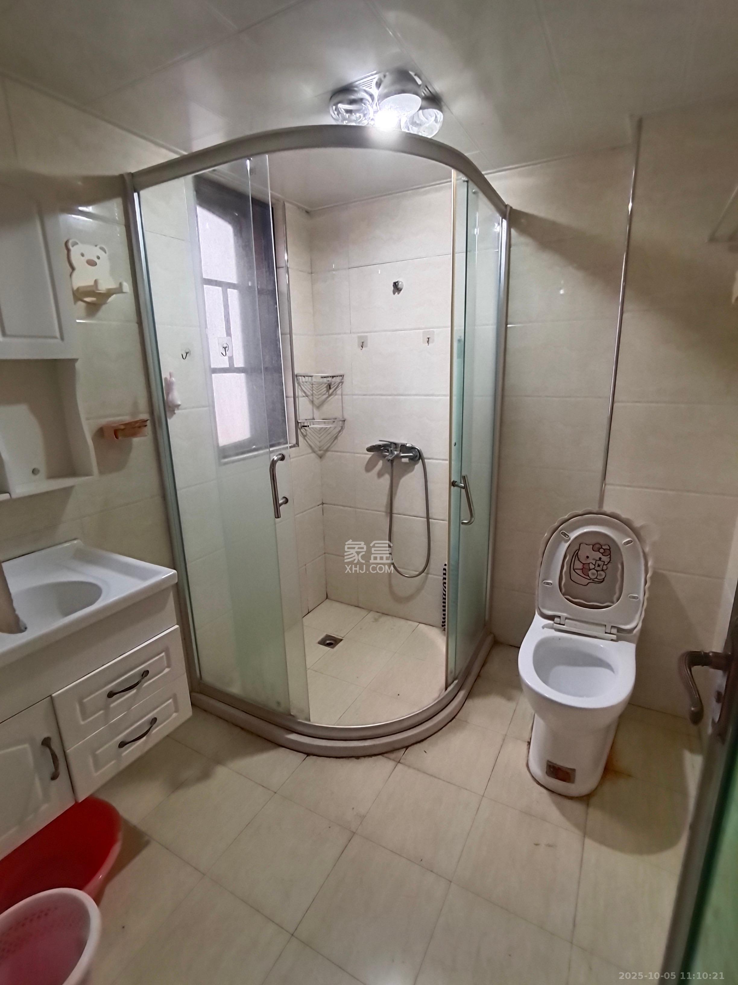 新城国际花都  3室2厅1卫    1700.0元/月室内图