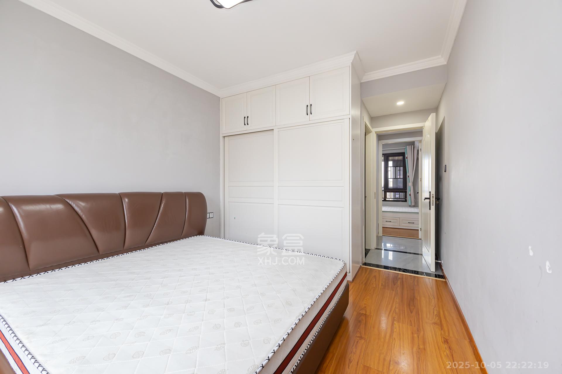 龙湖璟宸原著（龙湖紫宸）  3室2厅2卫    79.8万卧室