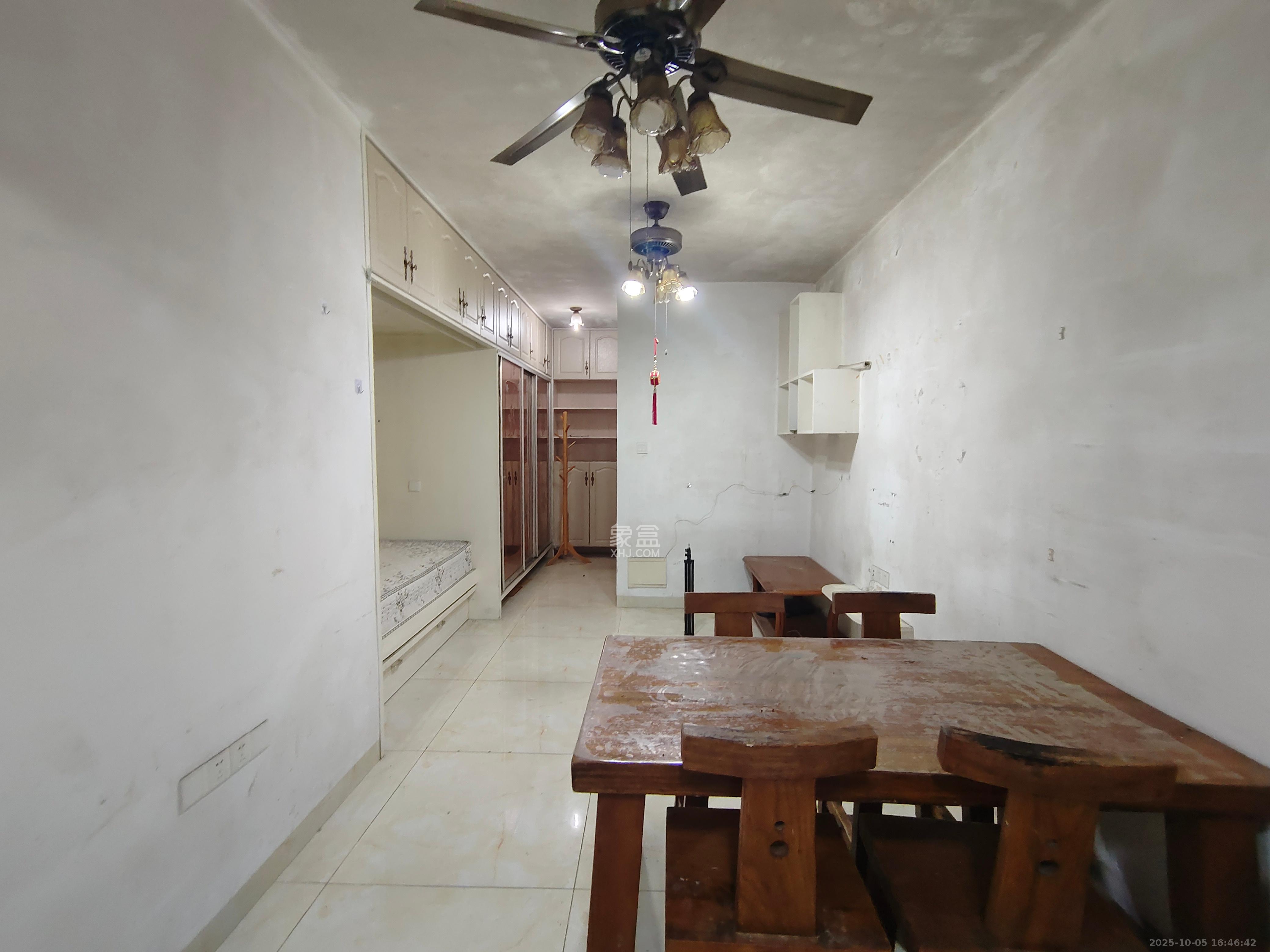 西山汇景一、二期  1室1厅1卫    1700.0元/月 西山汇景一、二期  1室1厅1卫    1700.0元/月室内图