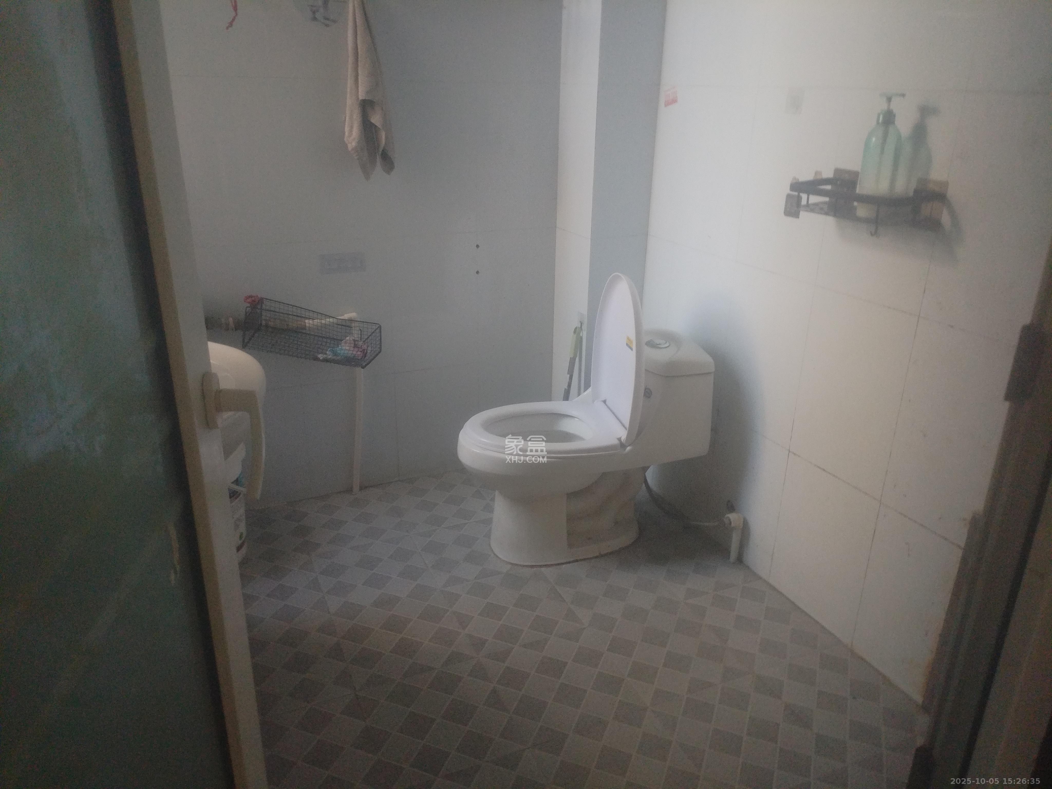 天凯东苑  2室2厅1卫    1700.0元/月室内图