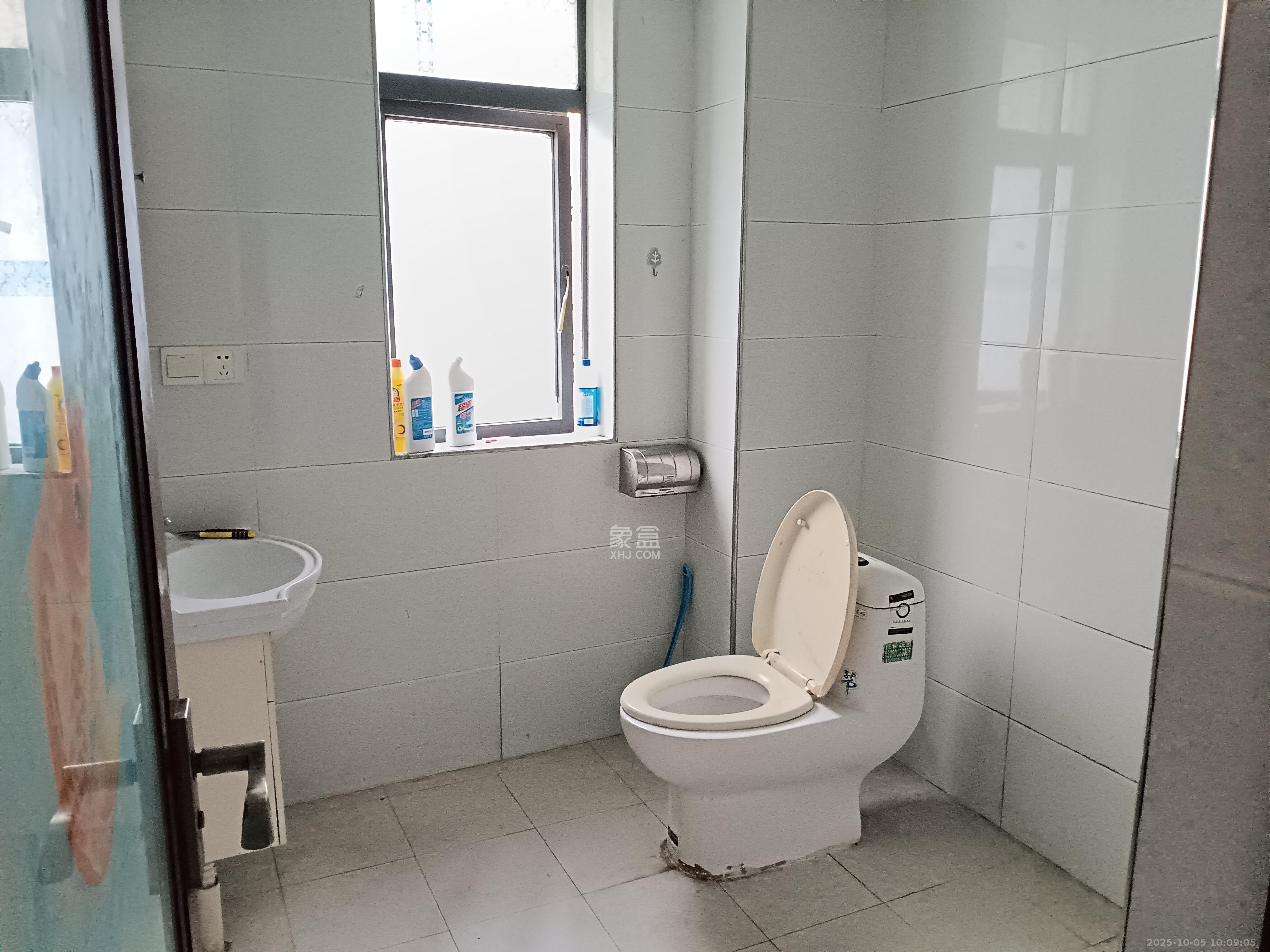 茶山馨苑  3室2厅2卫    2800.0元/月室内图
