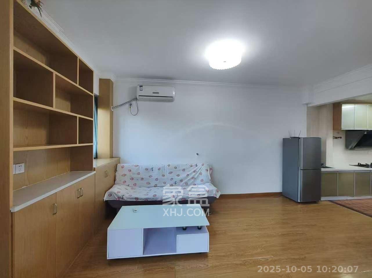 麓谷明珠  1室1厅1卫    1600.0元/月室内图