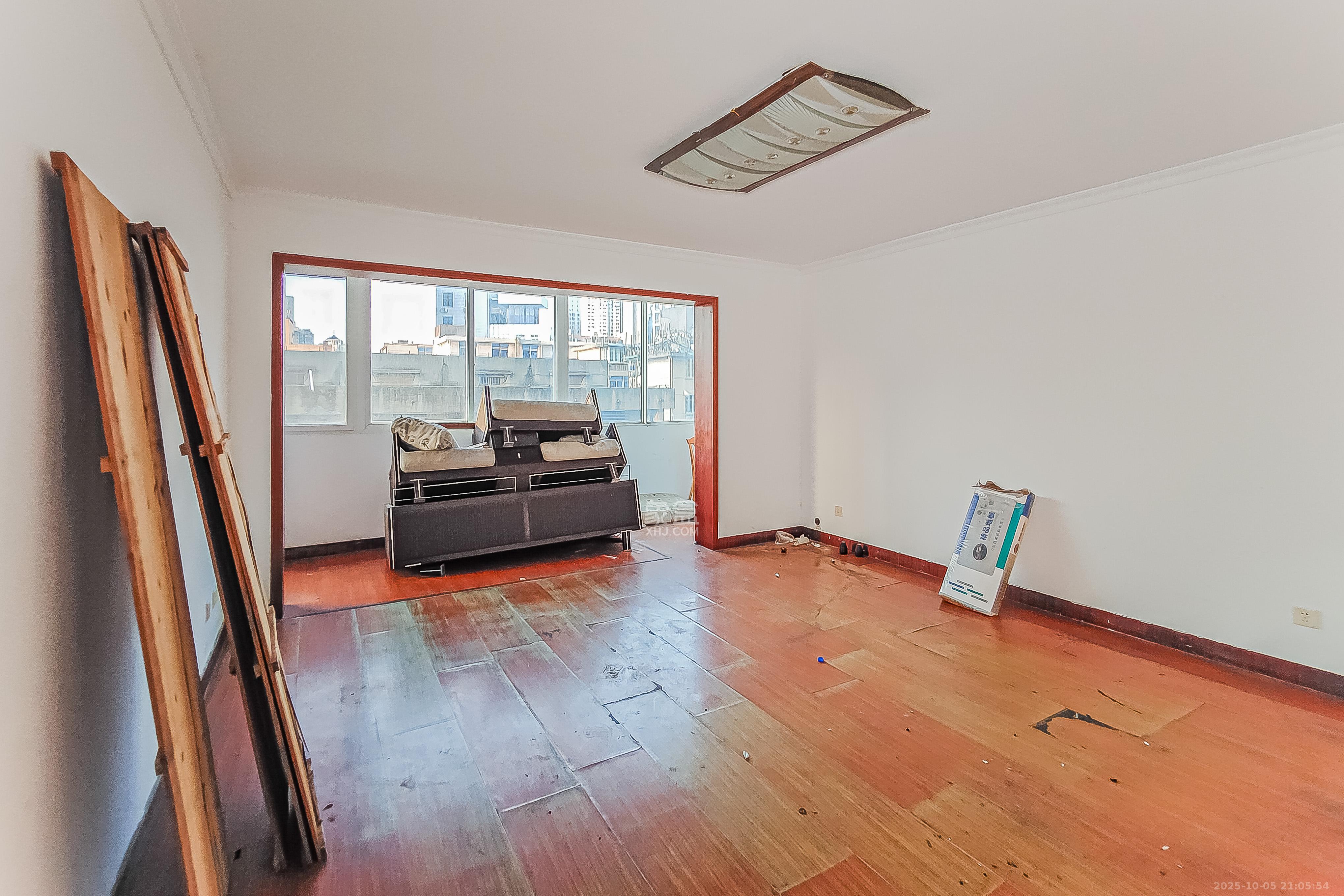 海利宿舍  1室2厅1卫    138.0万 海利宿舍  1室2厅1卫    138.0万