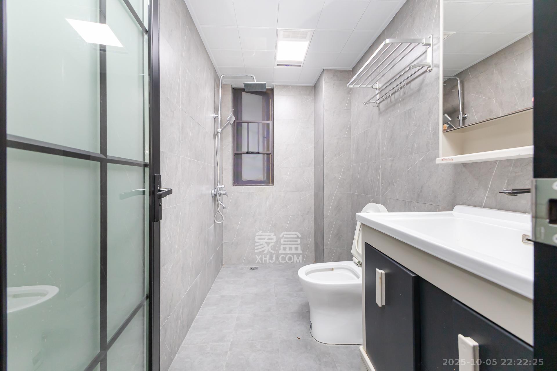 龙湖璟宸原著（龙湖紫宸）  3室2厅2卫    79.8万卫生间