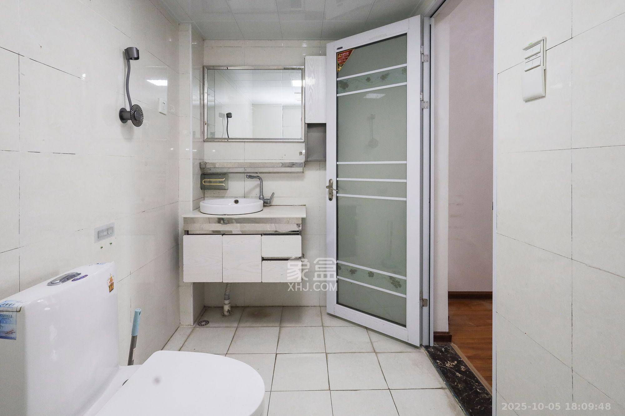 西山汇景一、二期  3室2厅2卫    3800.0元/月室内图