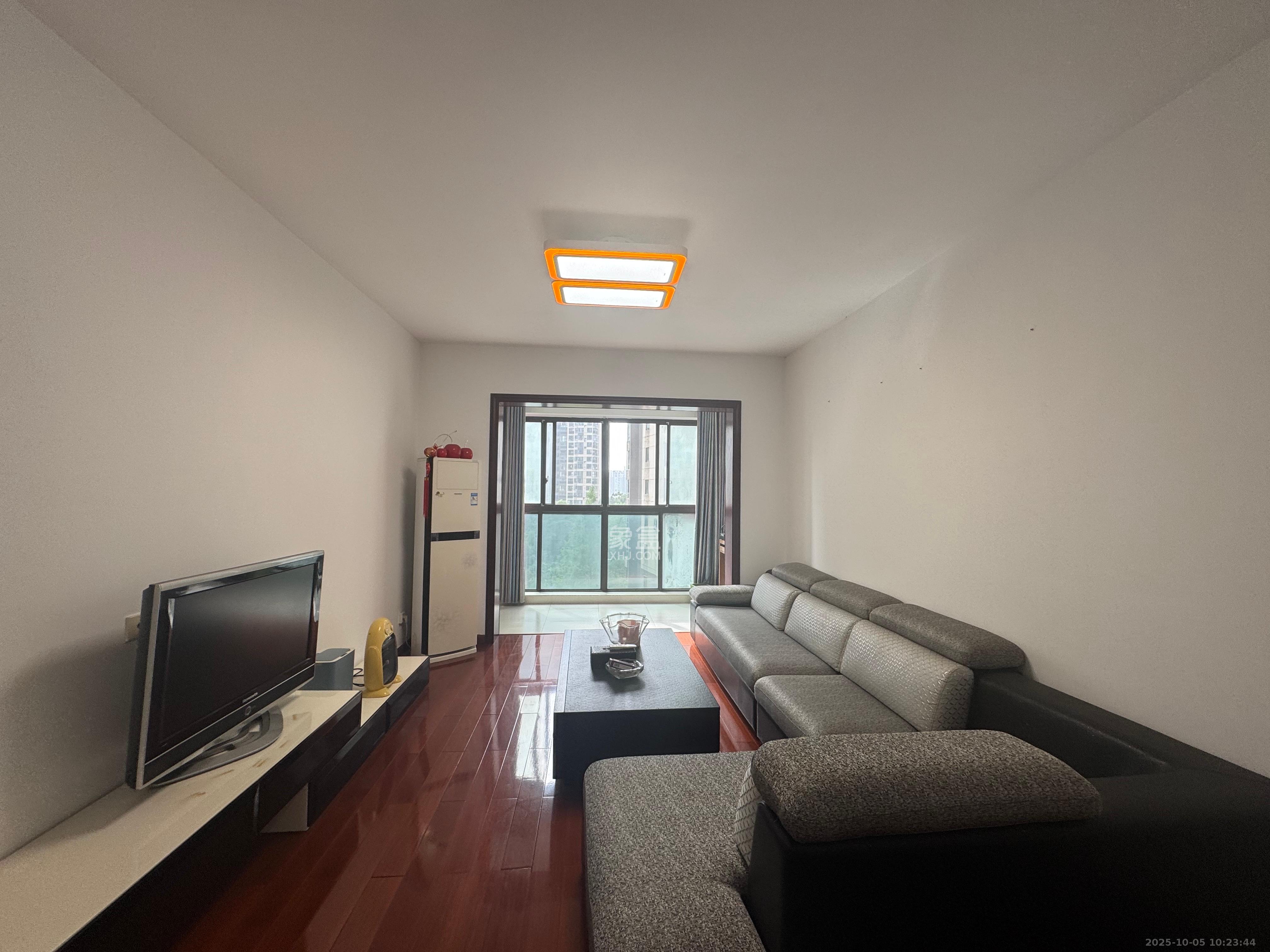 通用时代国际社区  3室2厅1卫    2500.0元/月 通用时代国际社区  3室2厅1卫    2500.0元/月