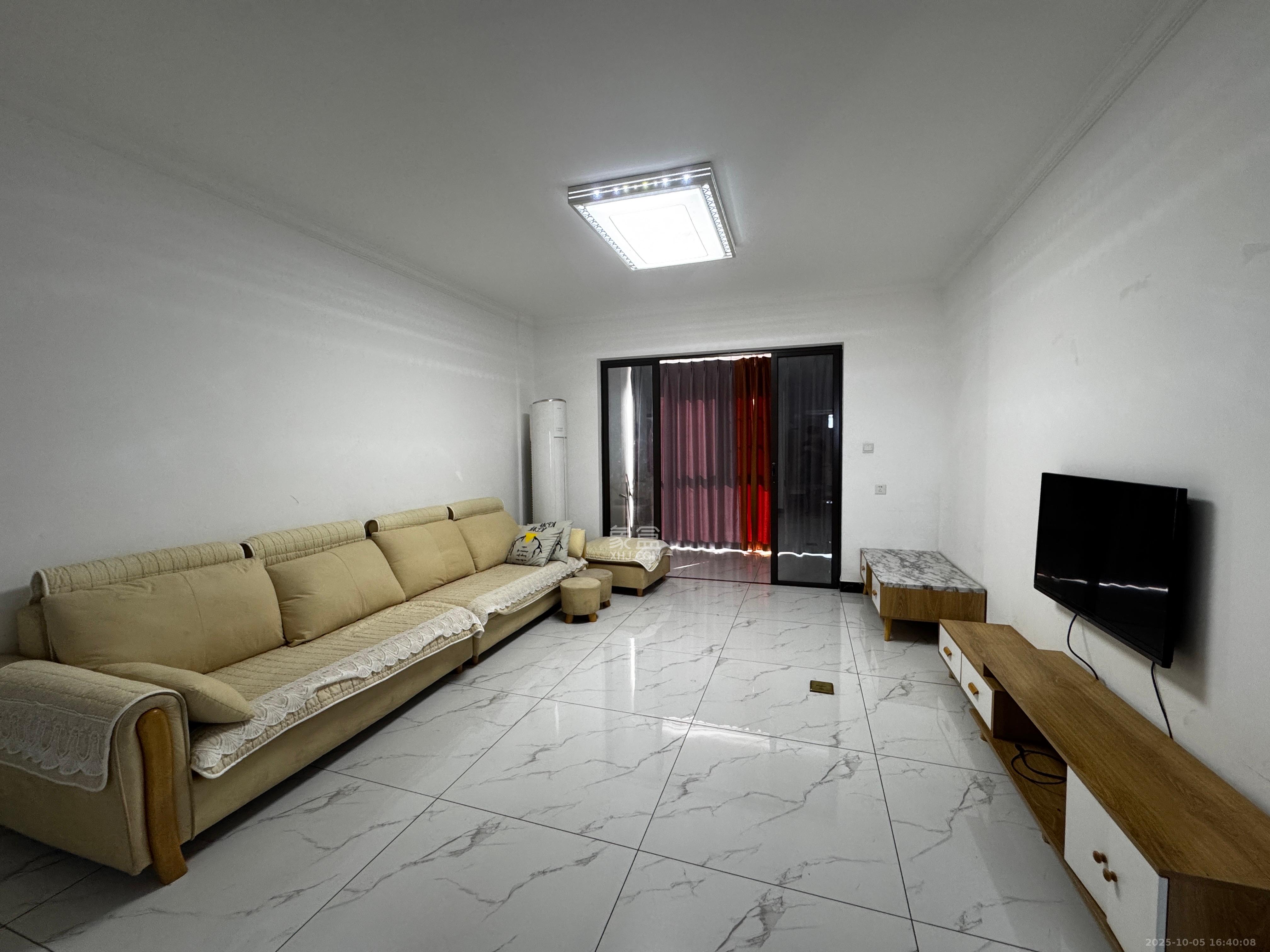 卓越蔚蓝城邦  4室2厅2卫    2600.0元/月 卓越蔚蓝城邦  4室2厅2卫    2600.0元/月