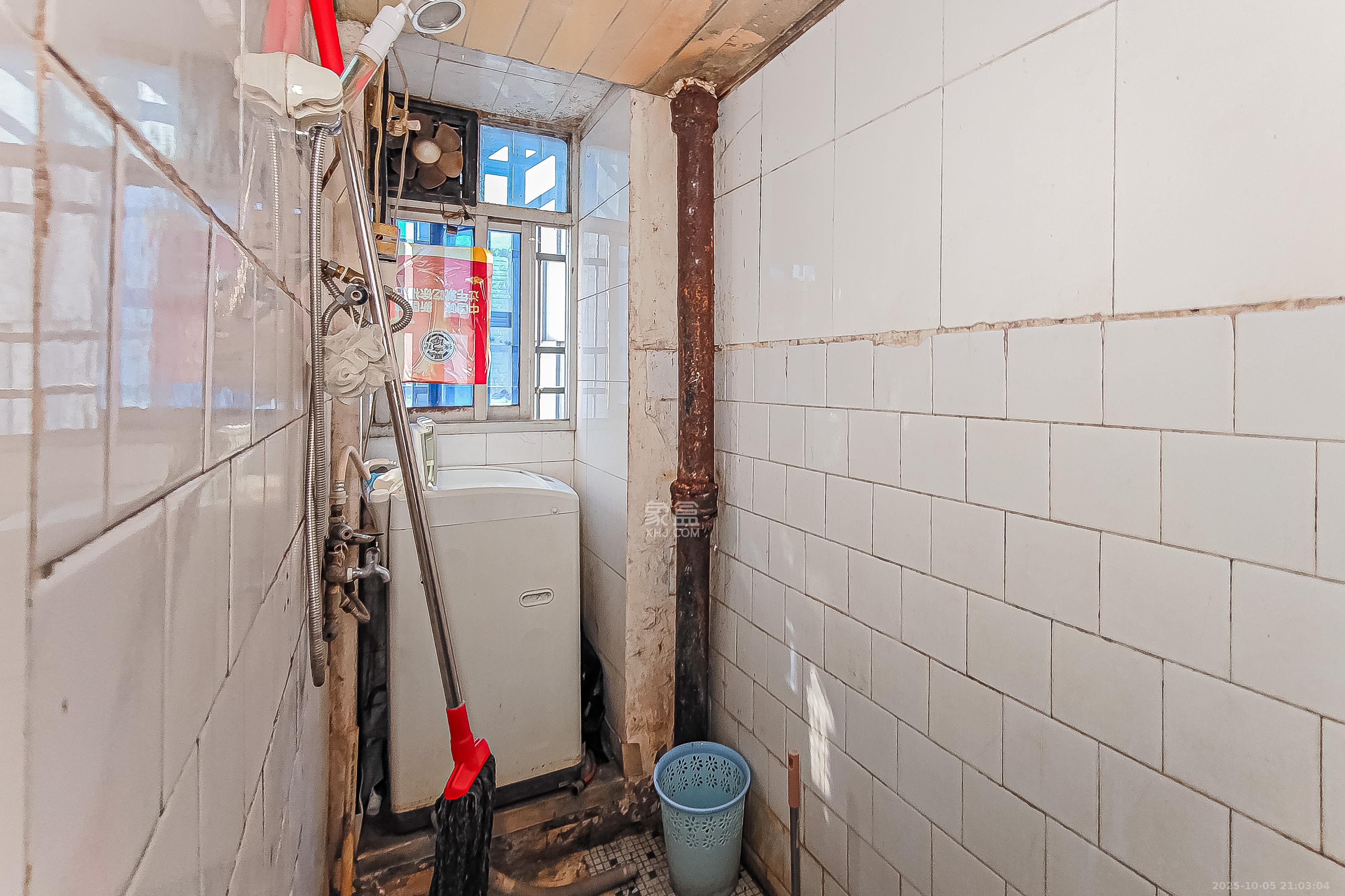 九芝堂宿舍（路边井59号）  2室1厅1卫    50.0万卫生间