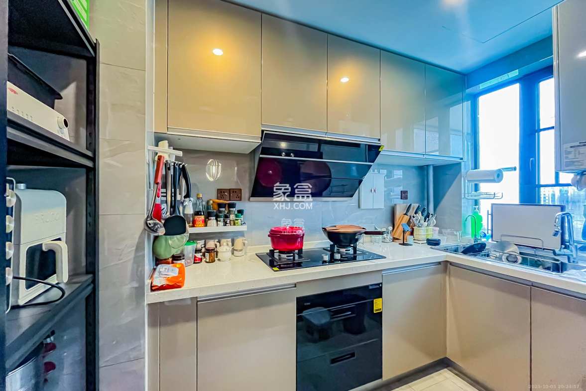 绿地长沙城际空间站(绿地新里佳苑) 4室2厅2卫 163.0万 绿地长沙城际空间站(绿地新里佳苑) 4室2厅2卫 163.0万厨房