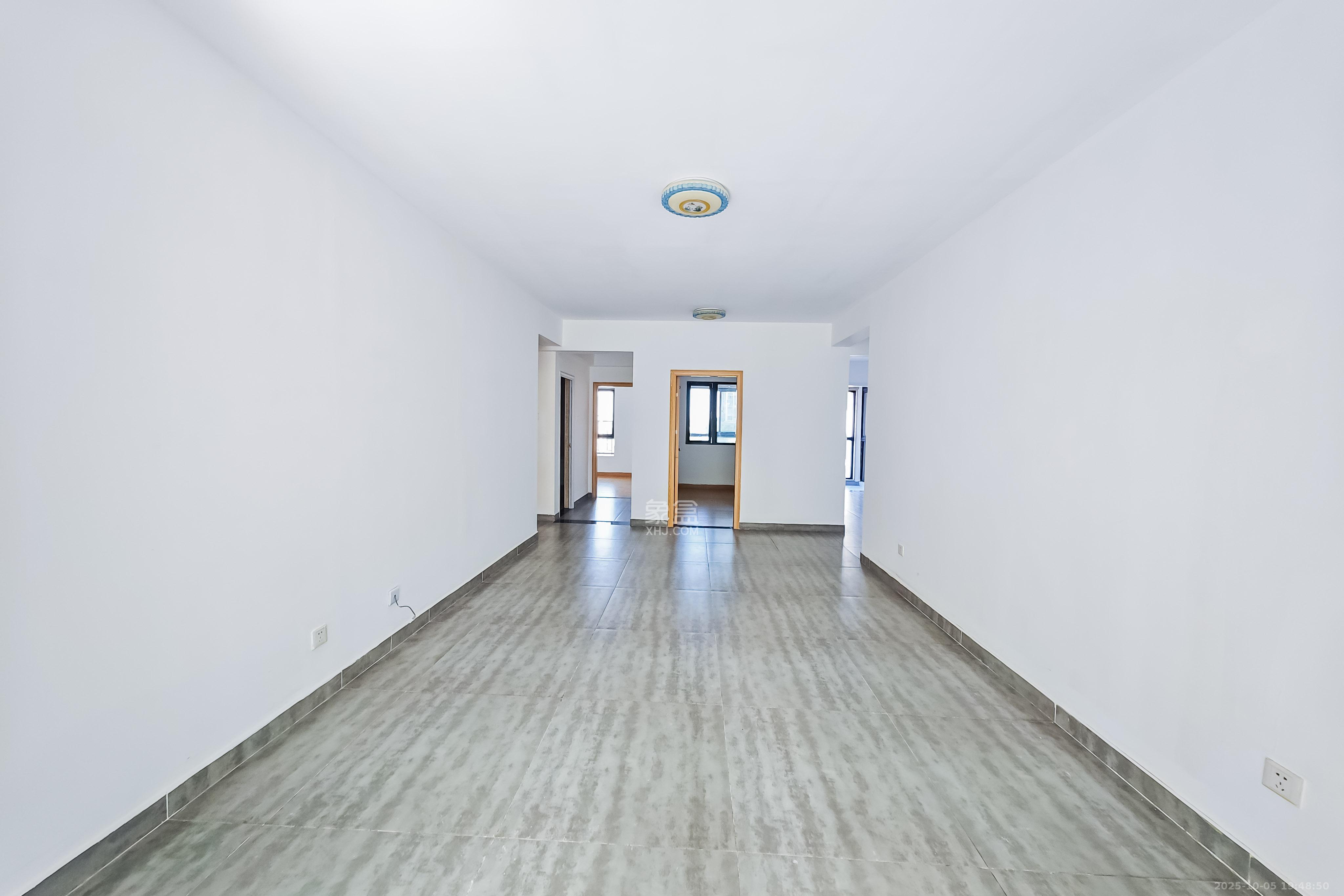 明昇壹城（明昇时代广场）一期  3室2厅2卫    149.3万客厅