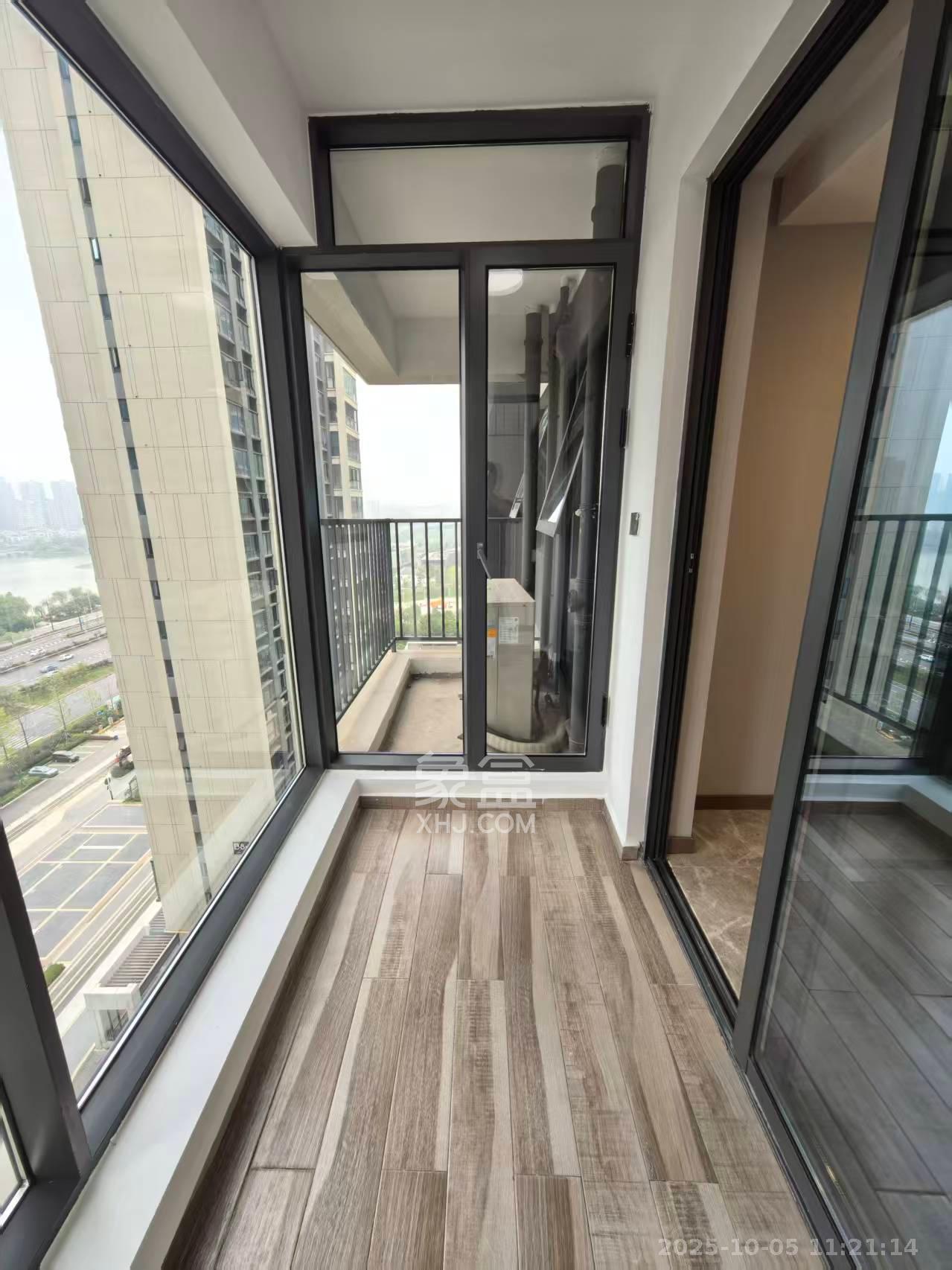 绿地V岛  3室1厅2卫    6000.0元/月室内图