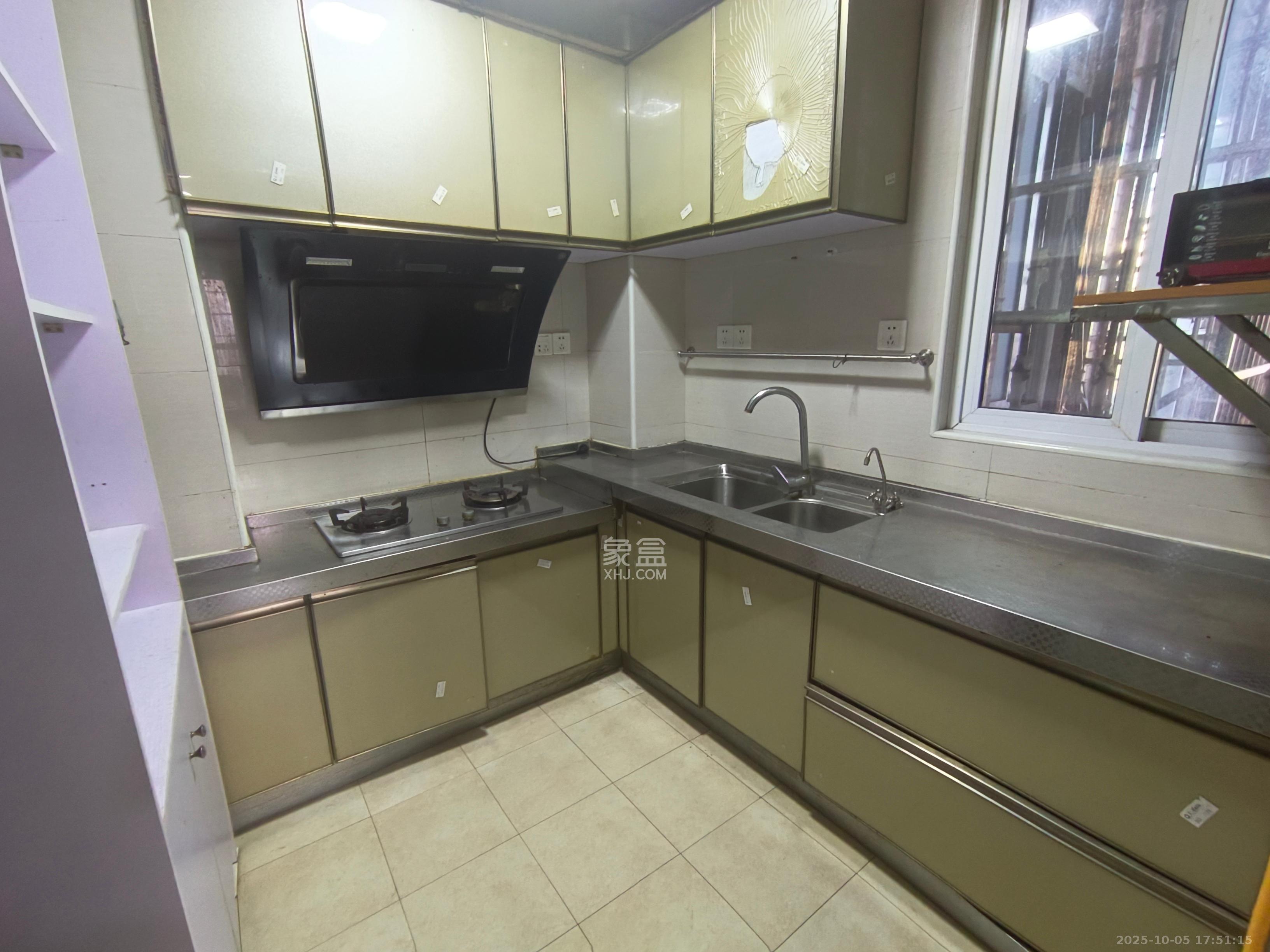 泊林晶城  3室2厅1卫    1800.0元/月室内图