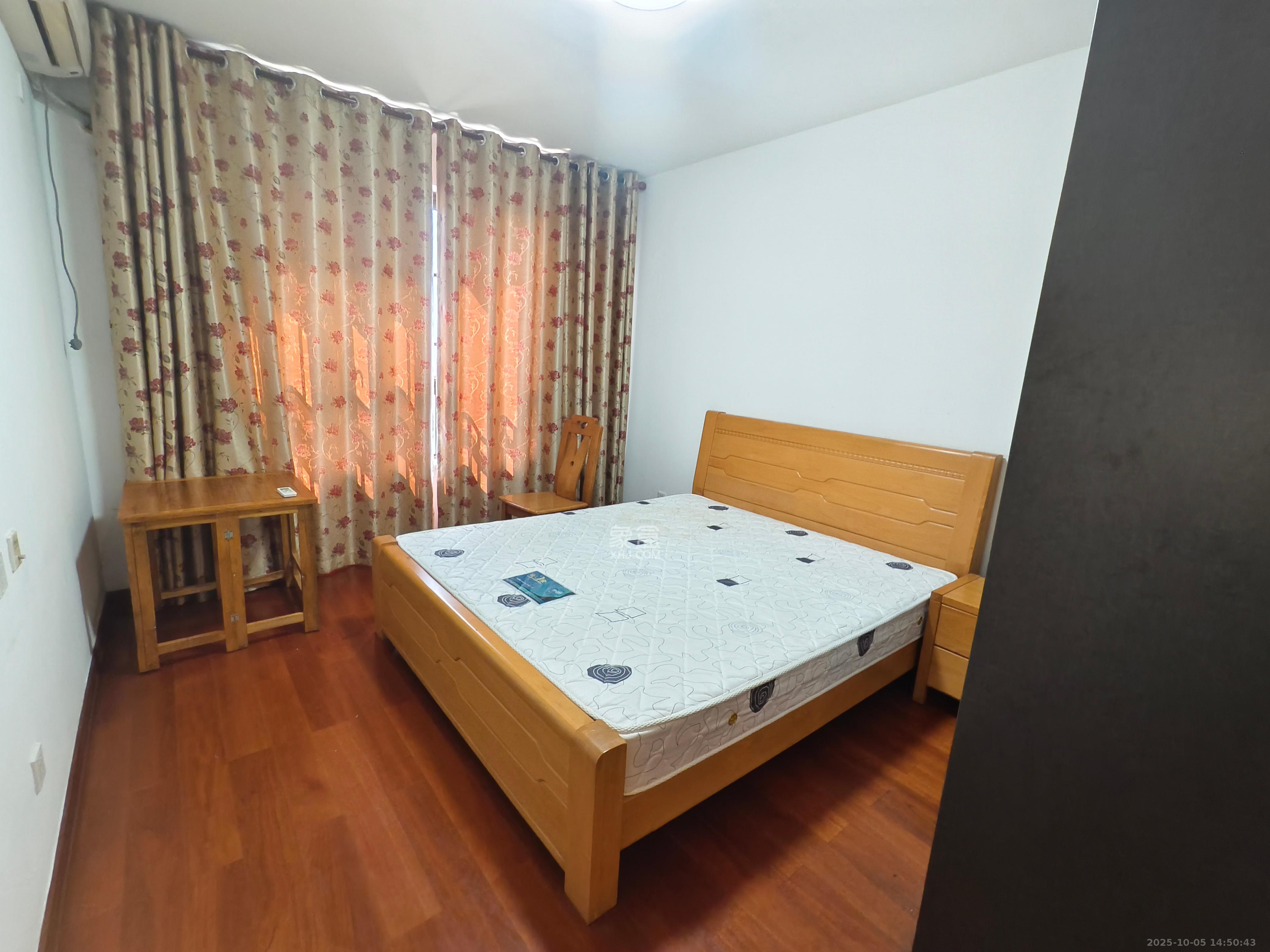 绿地公馆(绿地名邸) 3室2厅1卫 2500.0元/月 绿地公馆(绿地名邸) 3室2厅1卫 2500.0元/月室内图