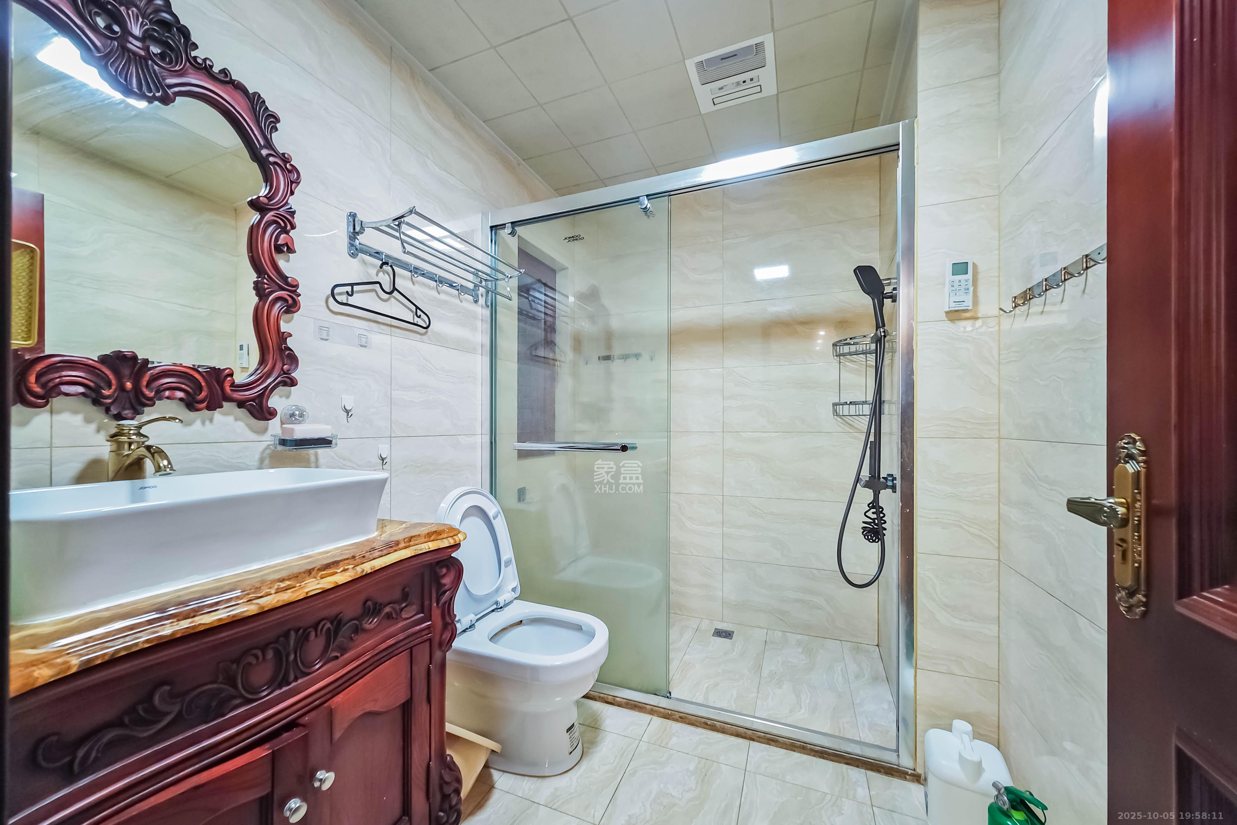 吉联小区(红墅湾)  3室2厅2卫    320.0万 吉联小区(红墅湾)  3室2厅2卫    320.0万卫生间