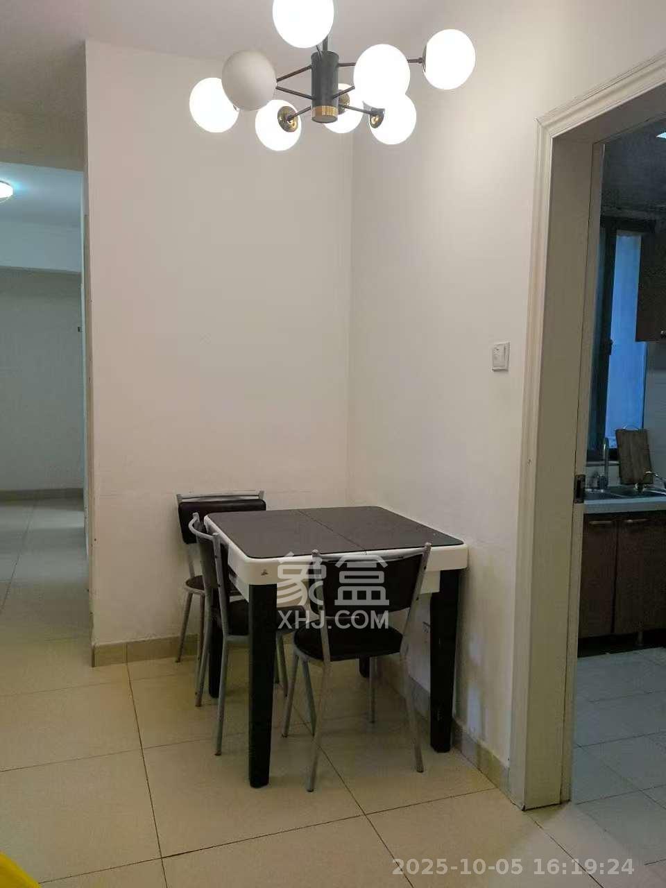 童话里  3室2厅1卫    1700.0元/月室内图